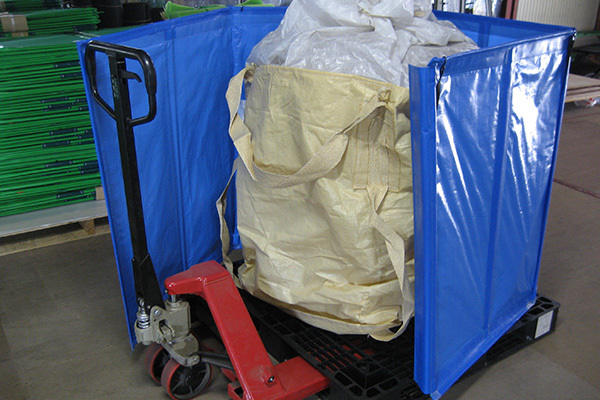 フレコン袋を回収する