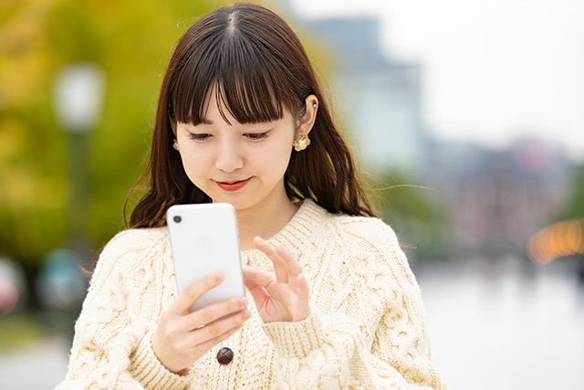 1.メール・電話で応募