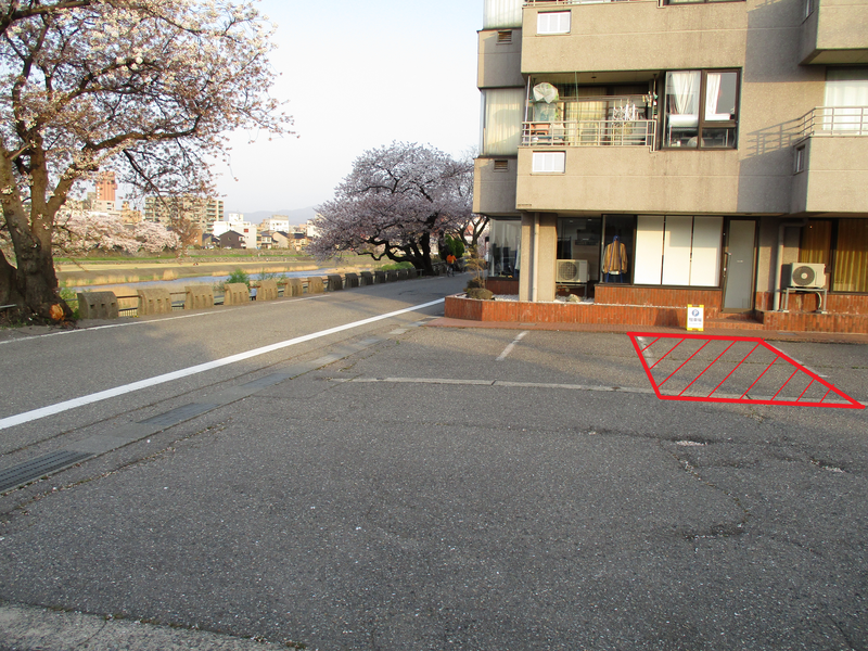 お客様駐車場