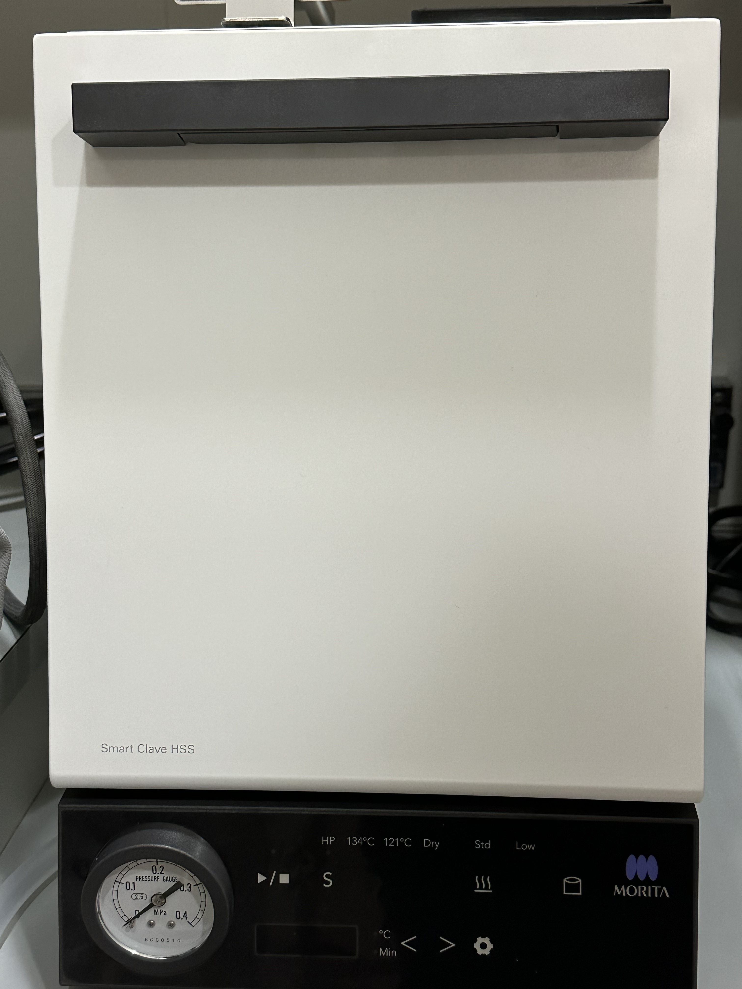 滅菌器 患者様ごとに滅菌しています