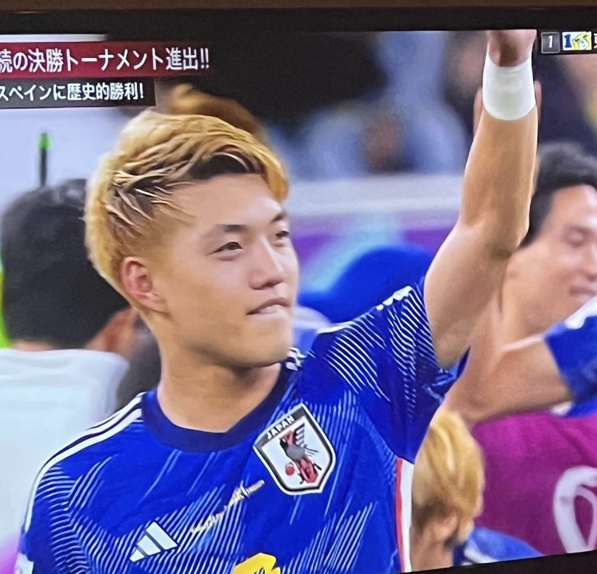 サッカー日本代表、決勝トーナメント進出。スペイン戦勝利