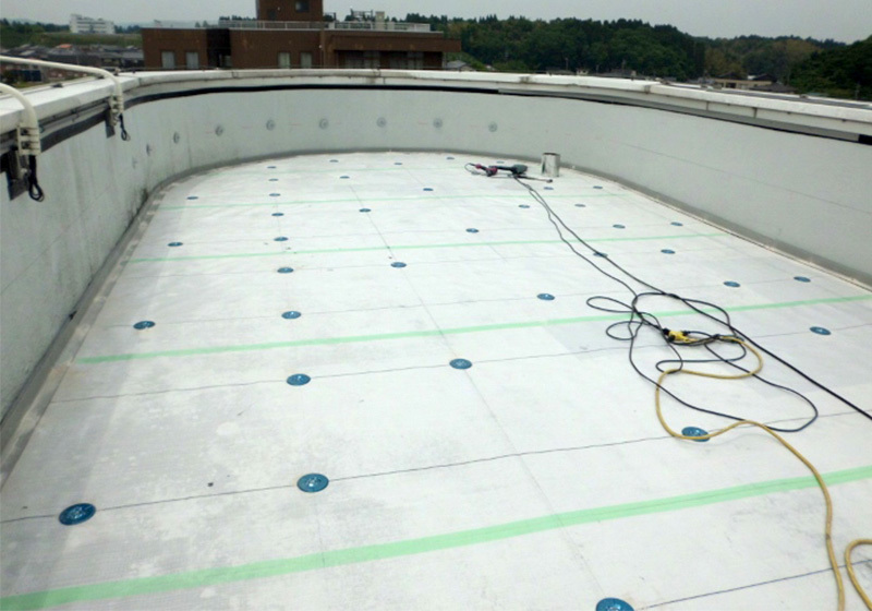 緩衝材敷込およ びディスク版取付