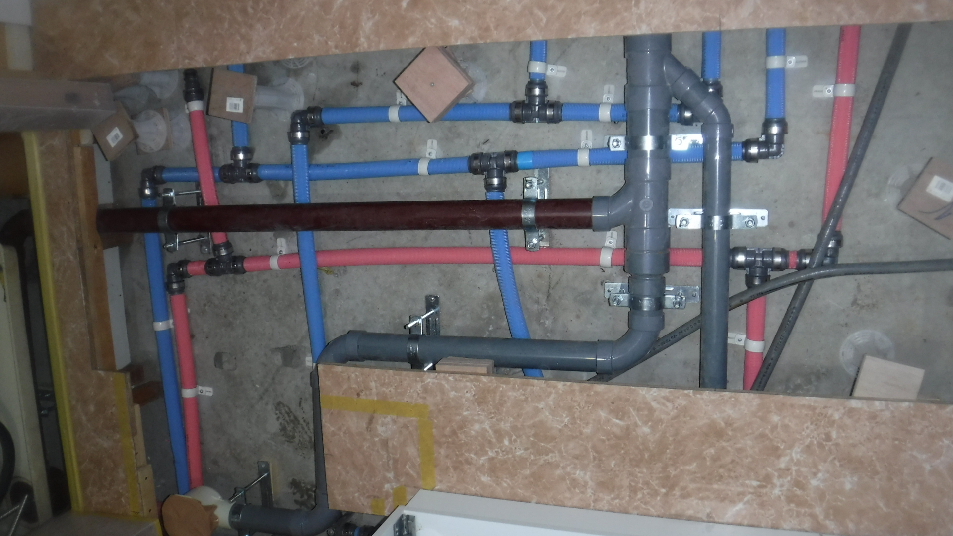 排水管と給水給湯配管