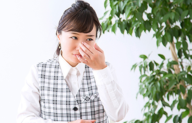 2.目の乾き、痛み (ドライアイ)