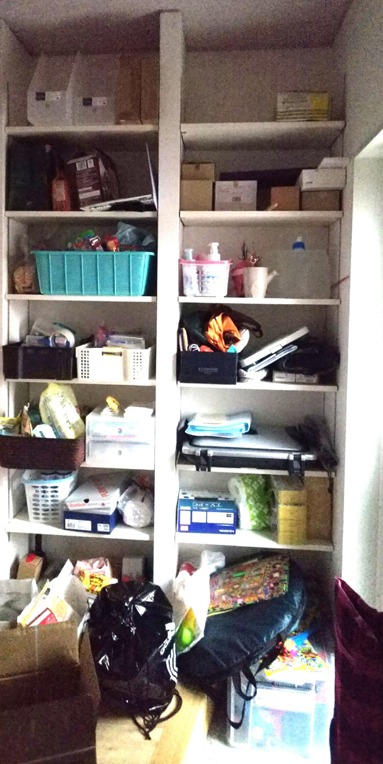 玄関横パントリーBefore