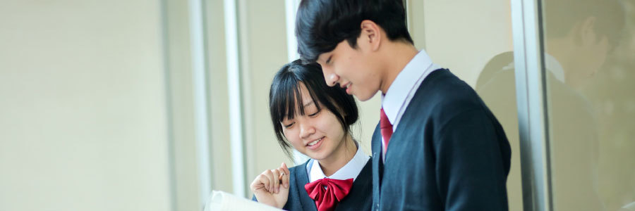 勉強する2人
