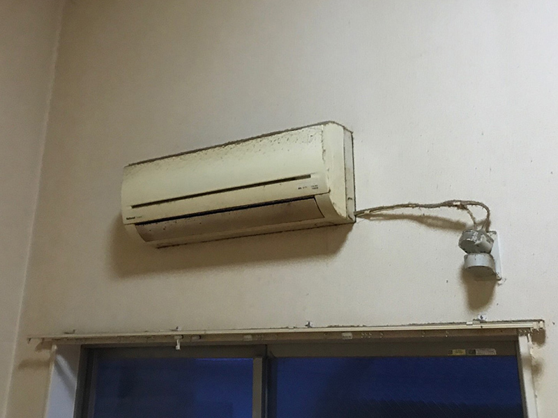 クロス張替え(エアコン)Before