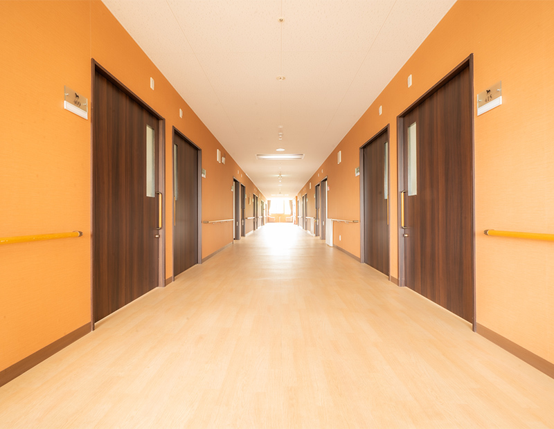 ゆとりある空間の廊下