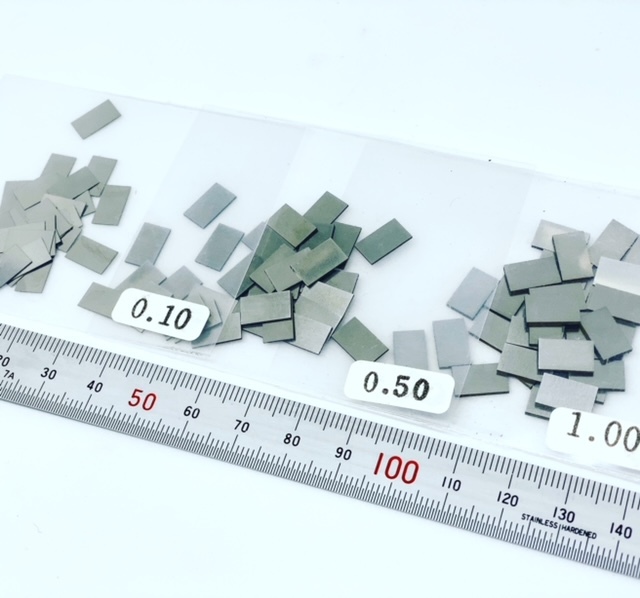 小サイズの角形シム