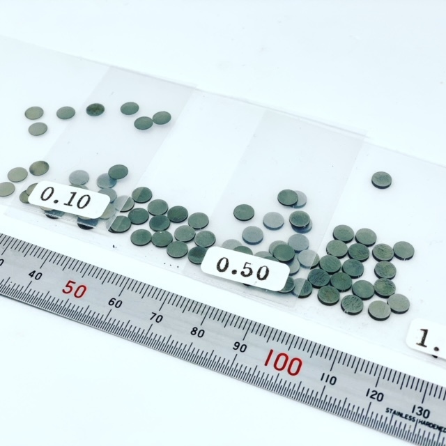 小サイズの丸形シム