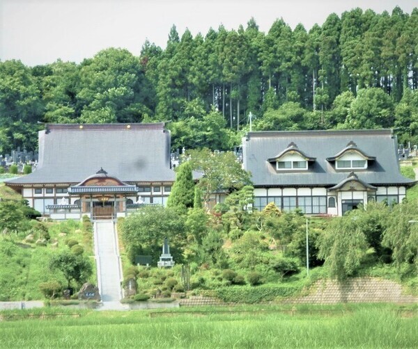 加美町曹洞宗城泉院本堂 右は庫裏_コピー