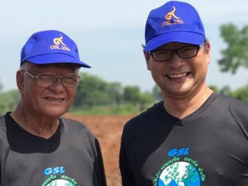 CSR活動再森林化運動(GSL社社長と)