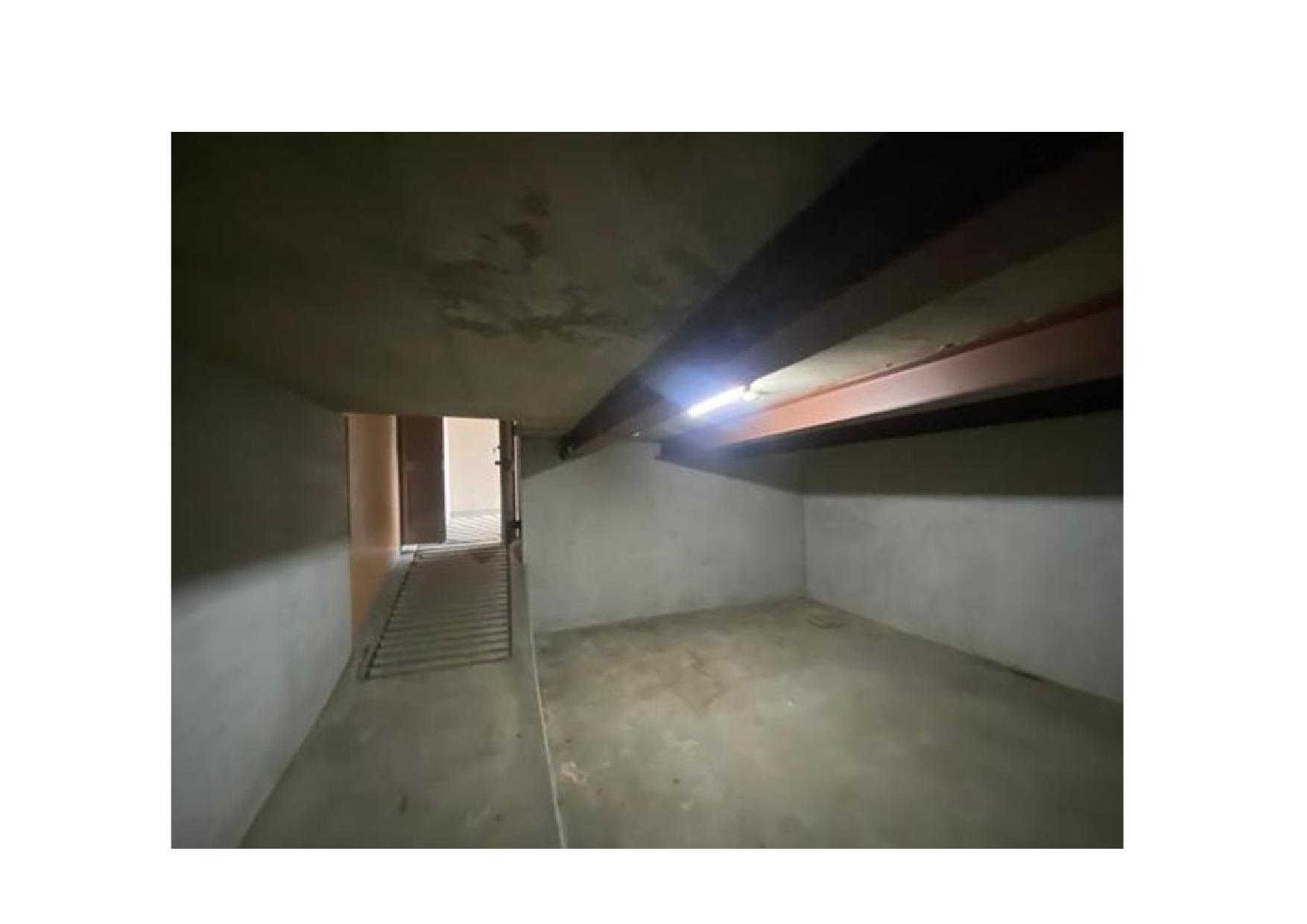 ヴィラ若杉(西院)倉庫_000001