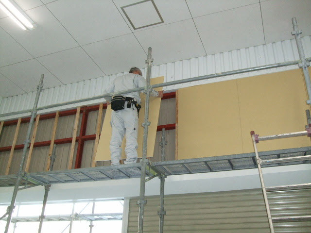 工場取付 内壁へ防炎ボードの貼り付け