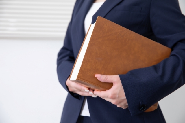 最新の法律に対応