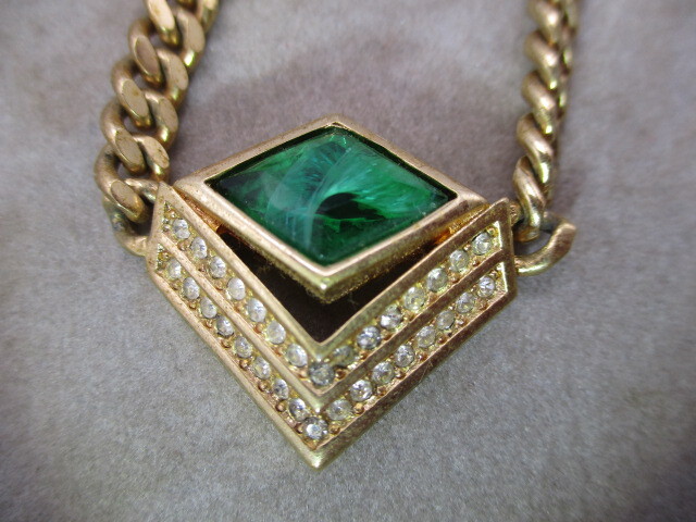 クリスチャンディオール ネックレス ラインストーン エメラルド風 石付