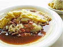 特別メニューカレー風味のオムライス