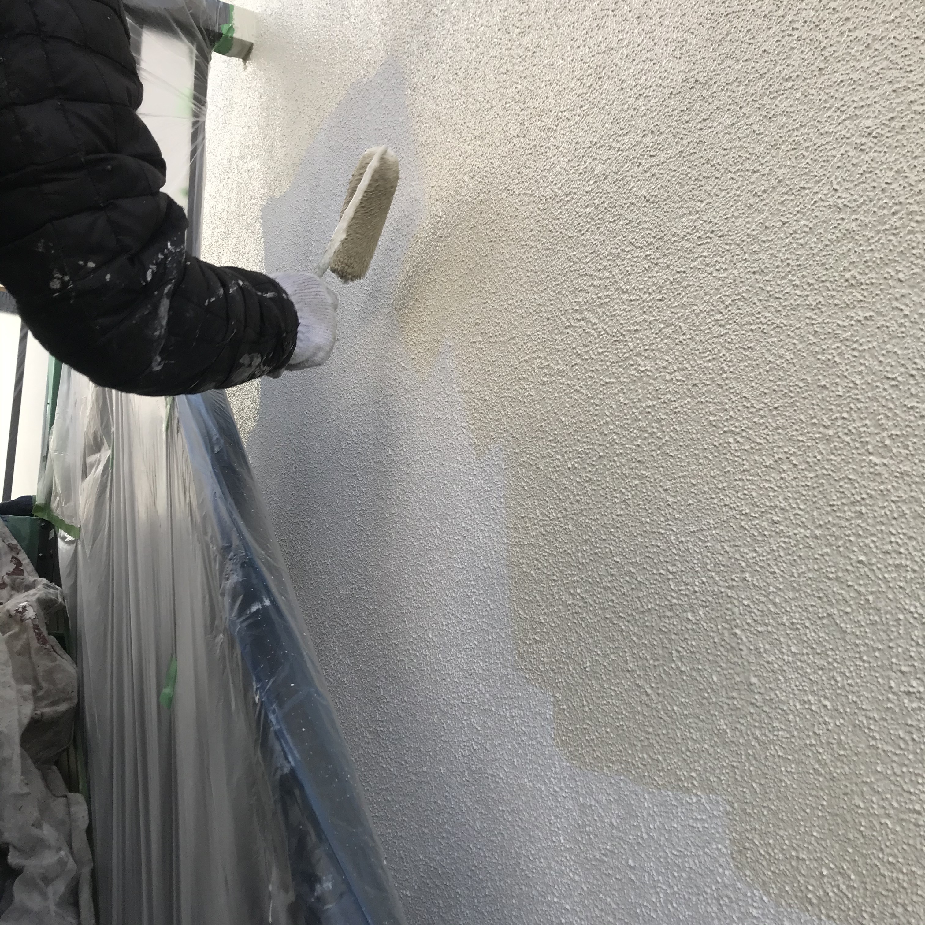 外壁 セラMシリコンⅢ KP121中塗り (3)