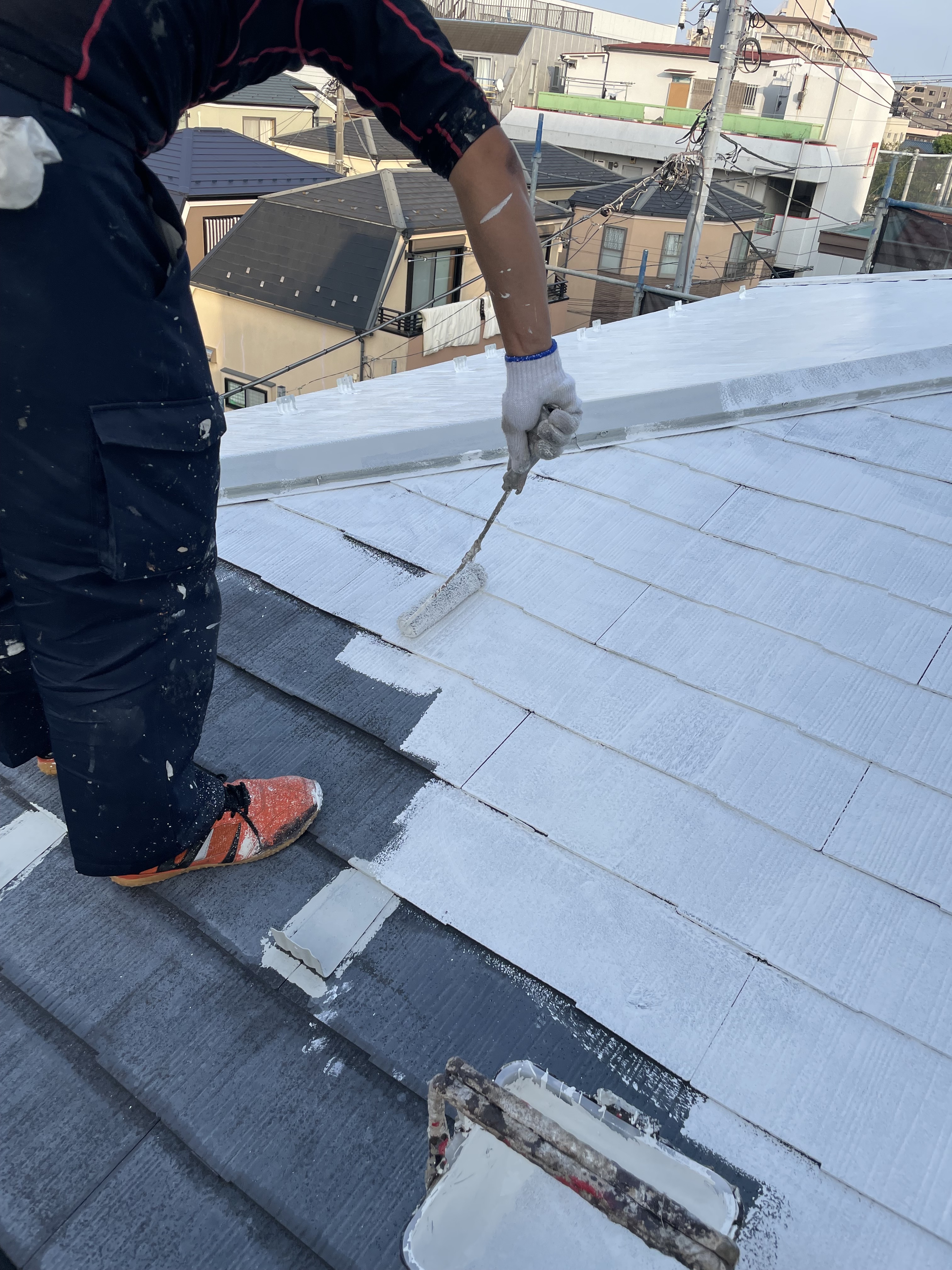 屋根アレスクールシーラー下塗り (6)