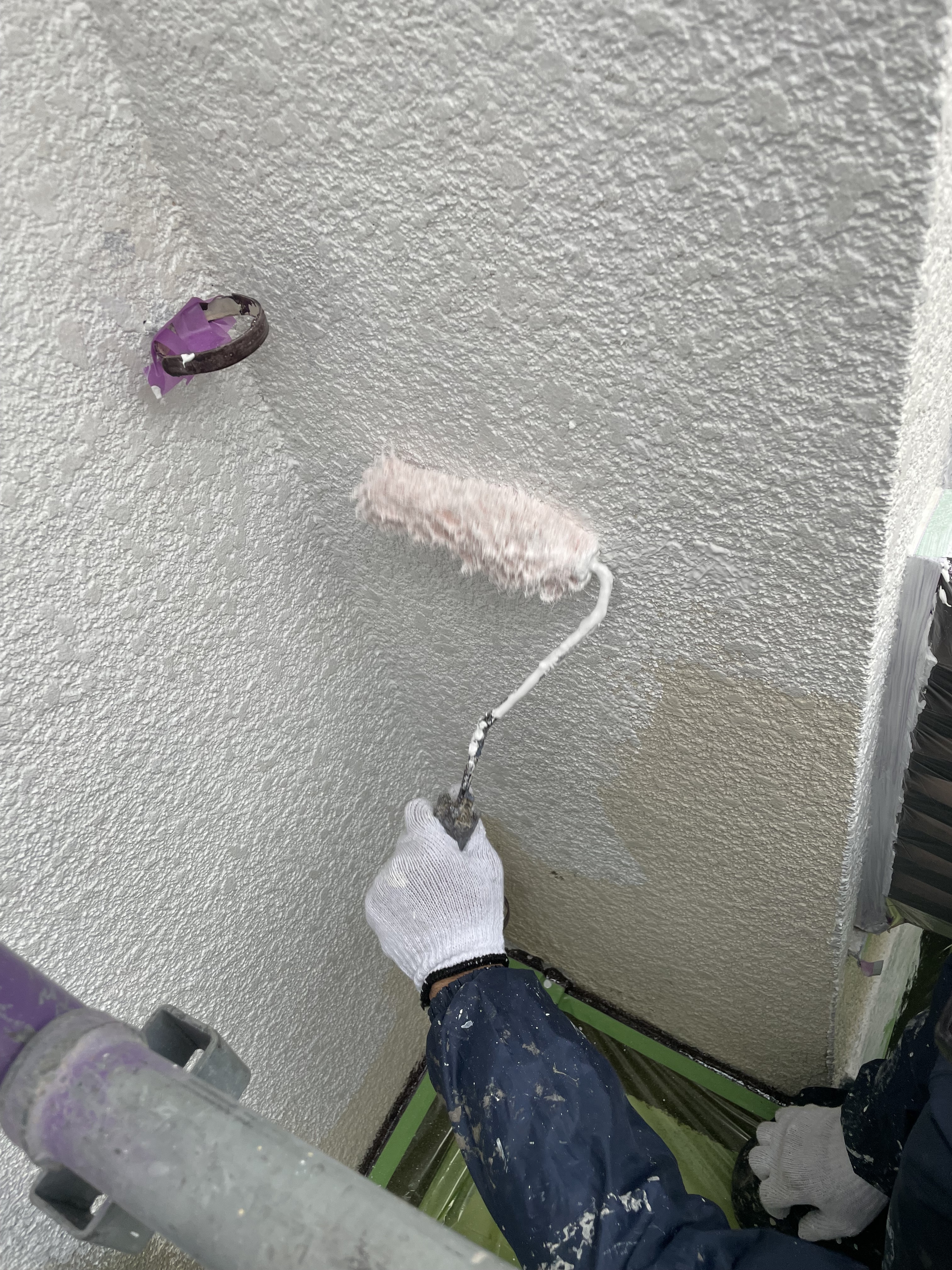 外壁アレスエアレスフィーラー下塗り (1)