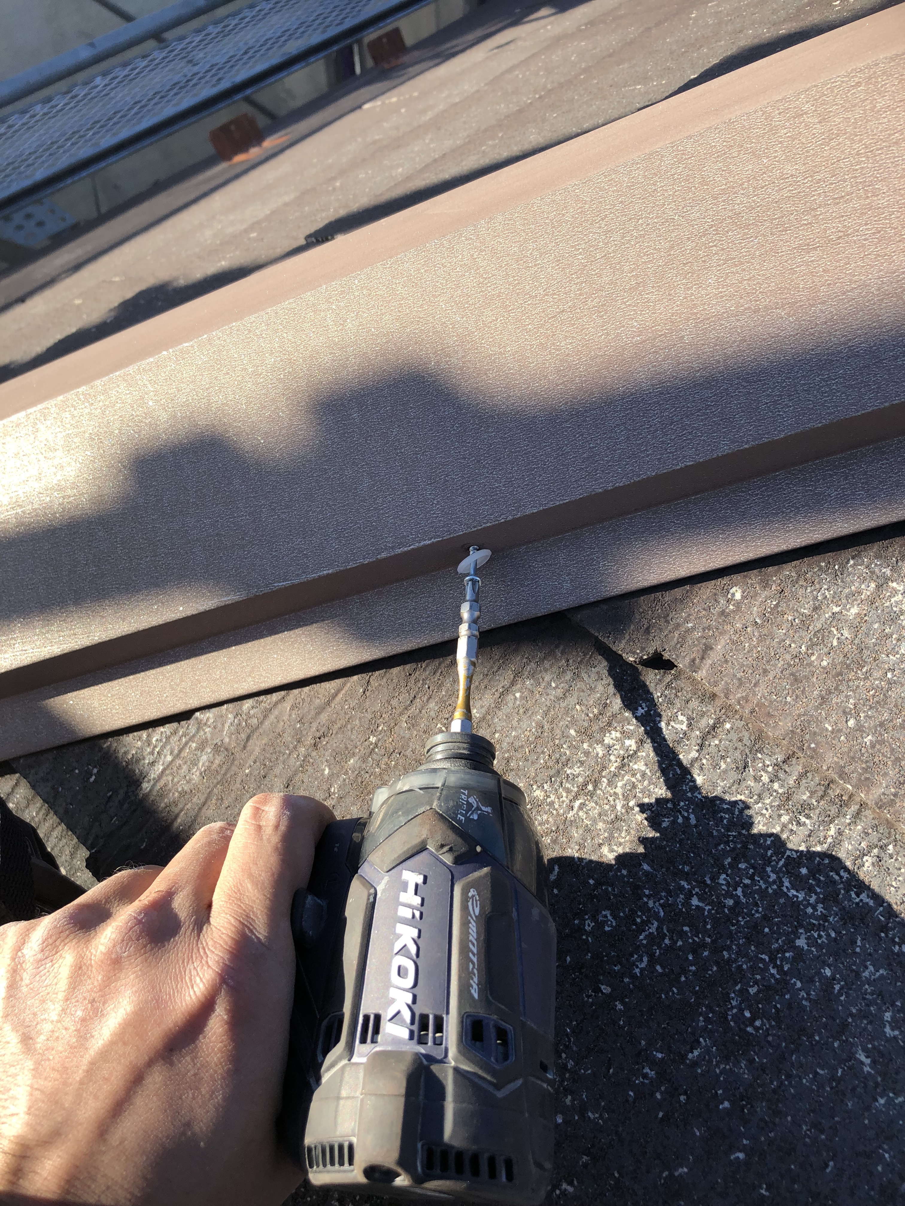 屋根板金ビス打ち替え (9)