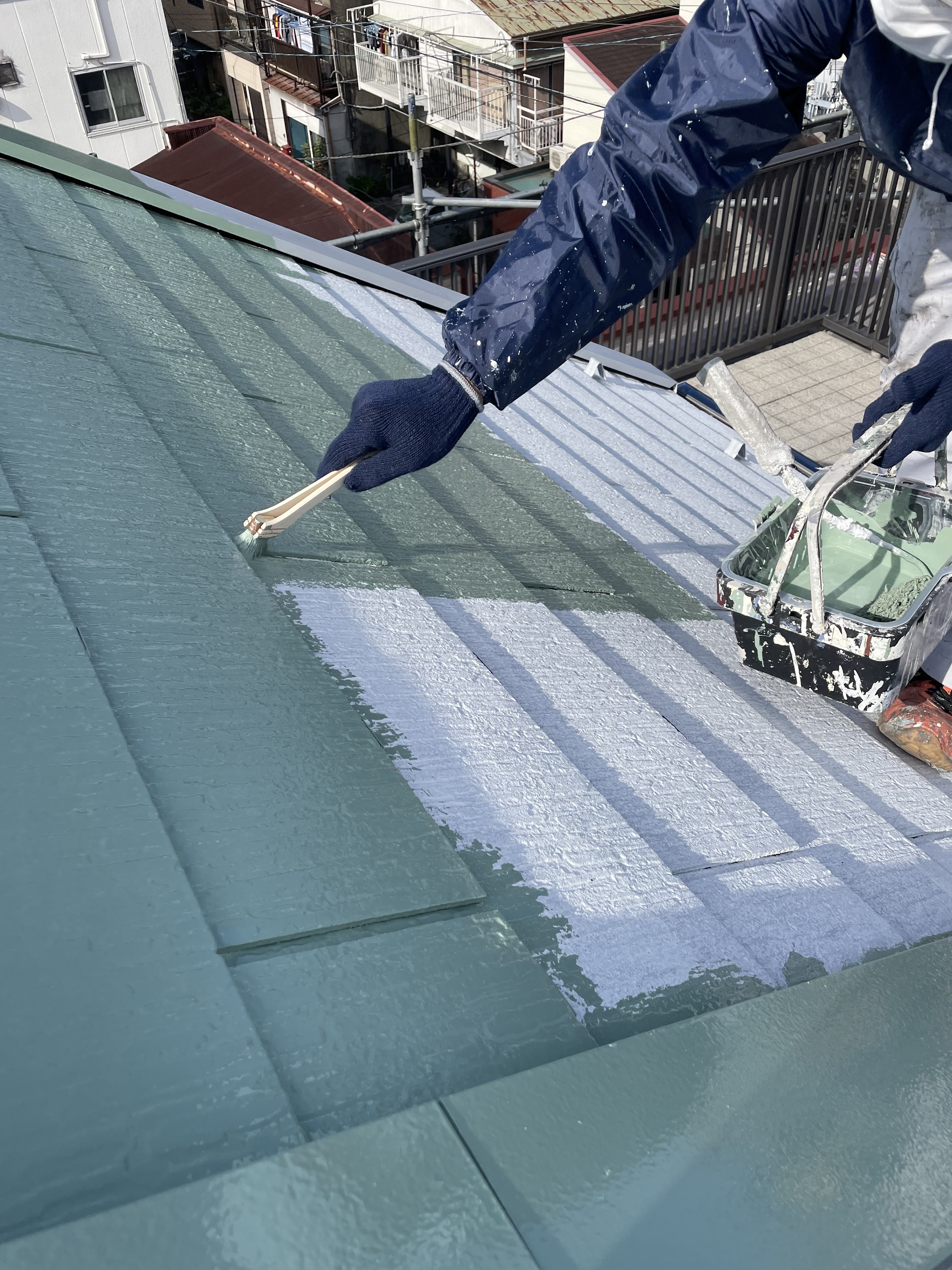 屋根アレスクールF中塗り (3)