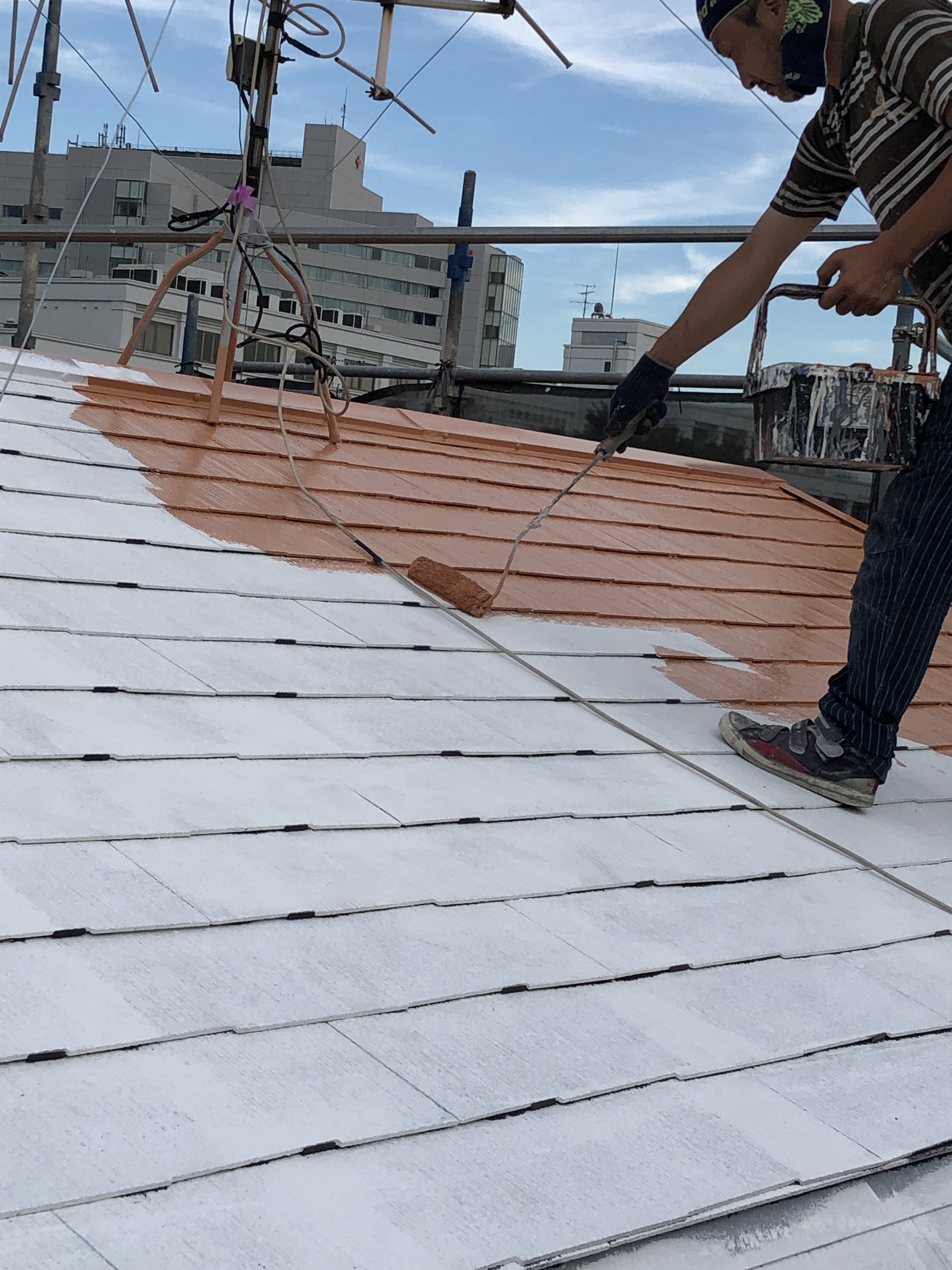 屋根アレスクール2液F中塗り (7)