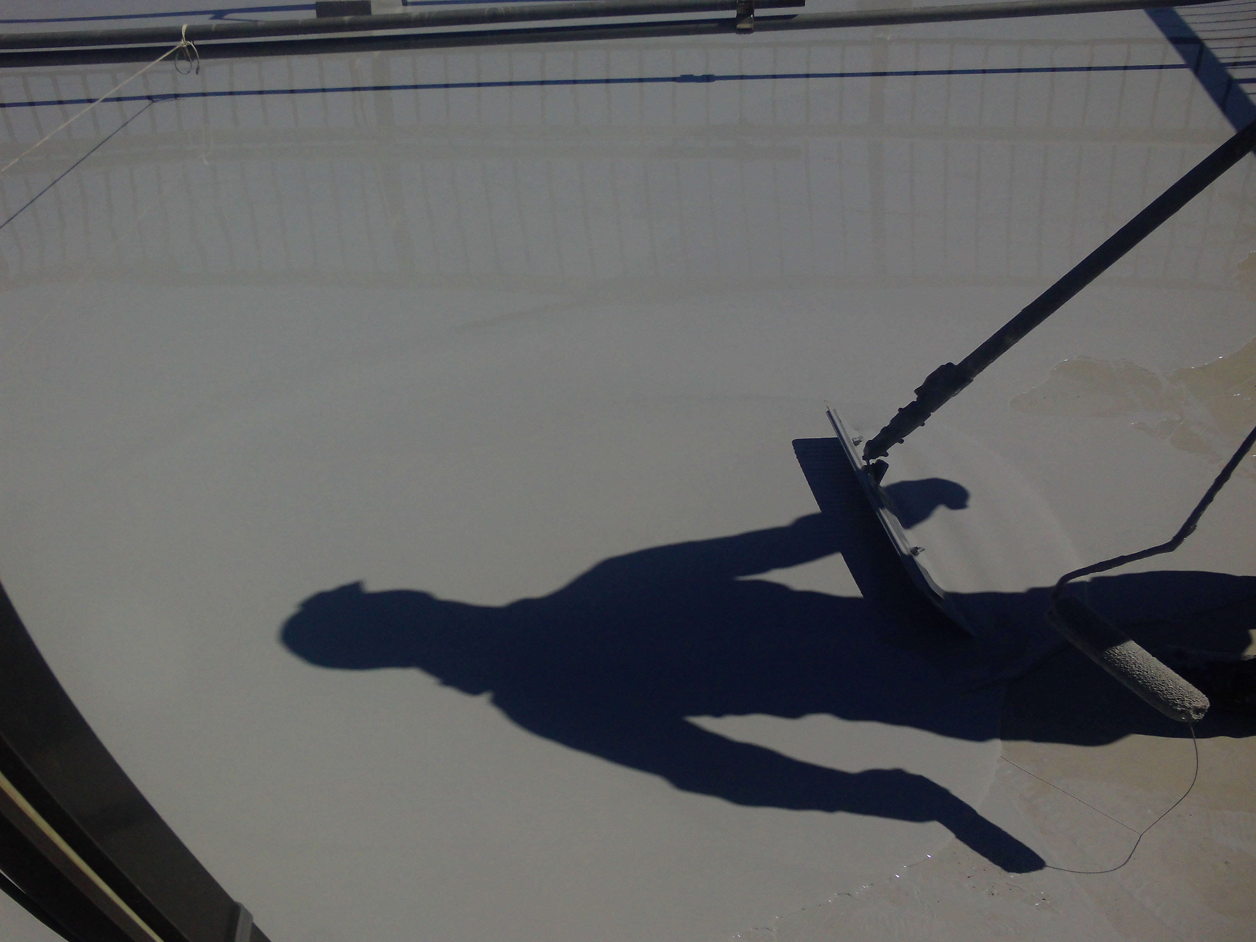 ウレタン塗膜防水二層目塗布 (2)