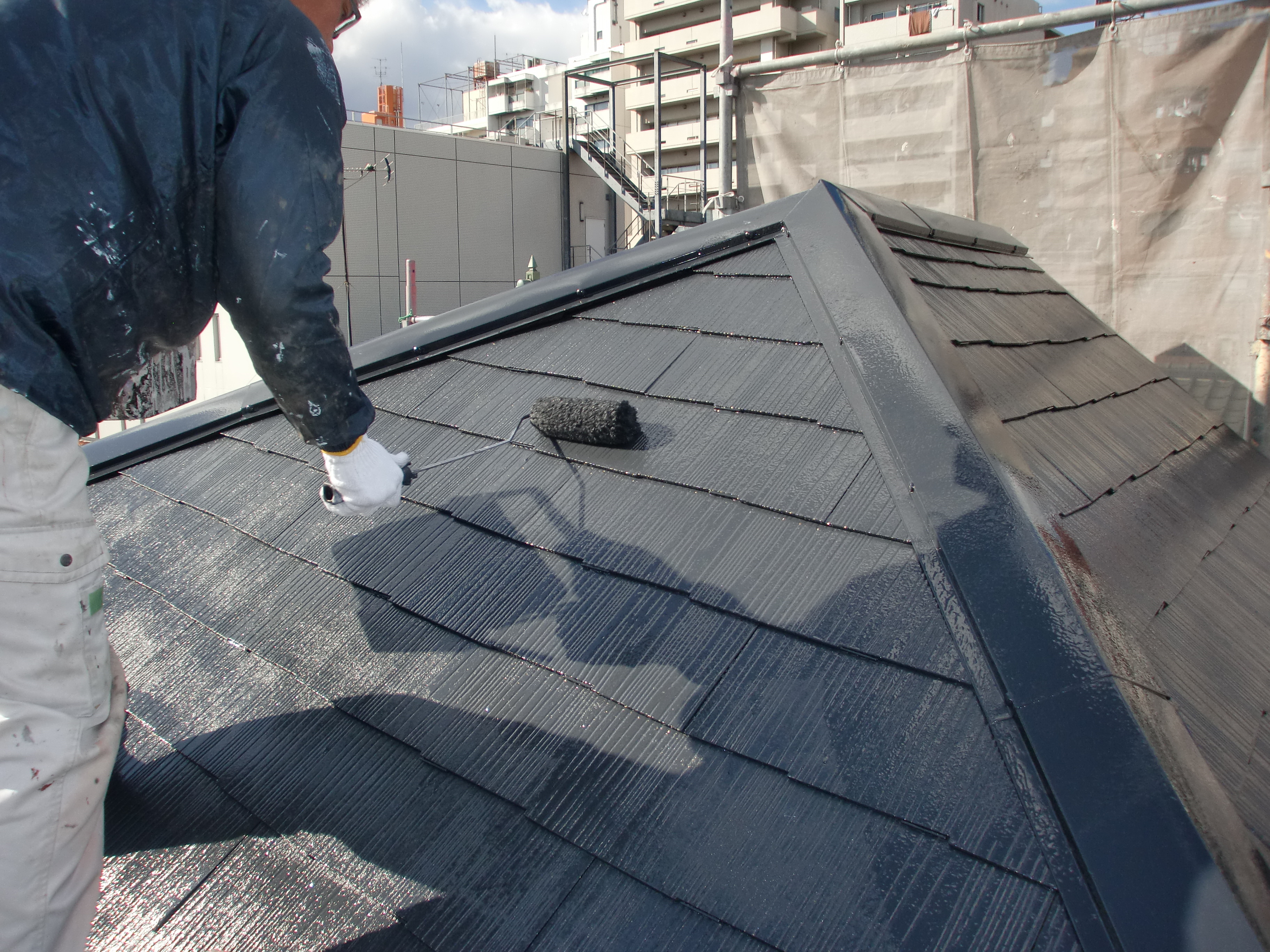 屋根スーパーシリコンルーフ上塗り (3)