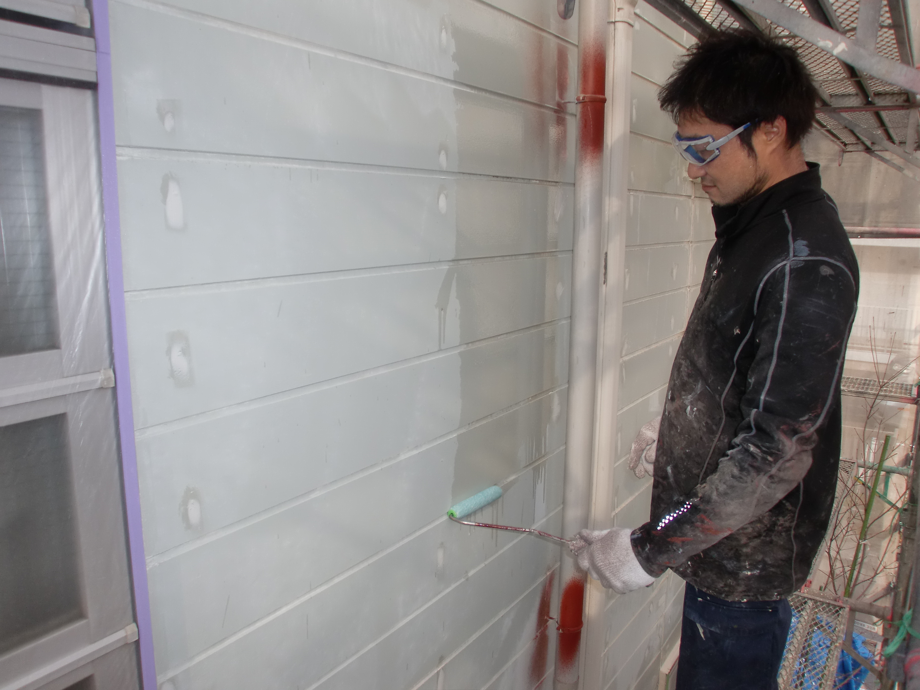 外壁エポMシーラー下塗り (5)