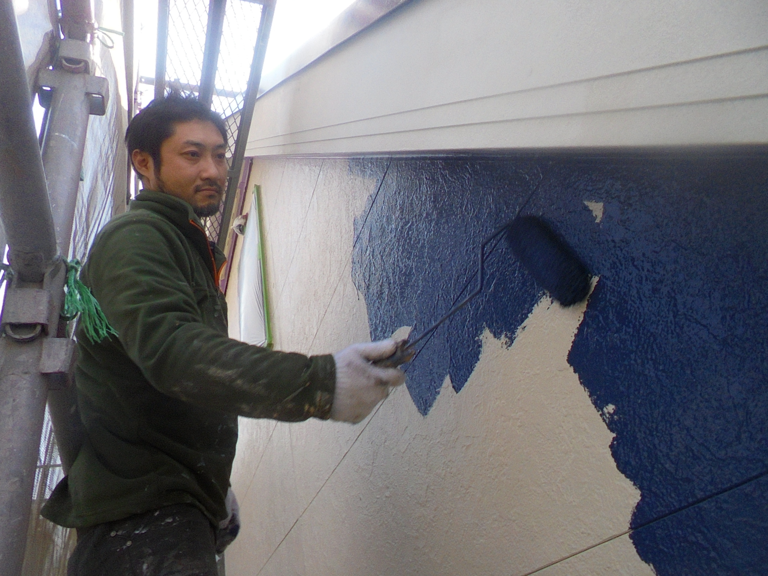 外壁セラMシリコン中塗り  (11)