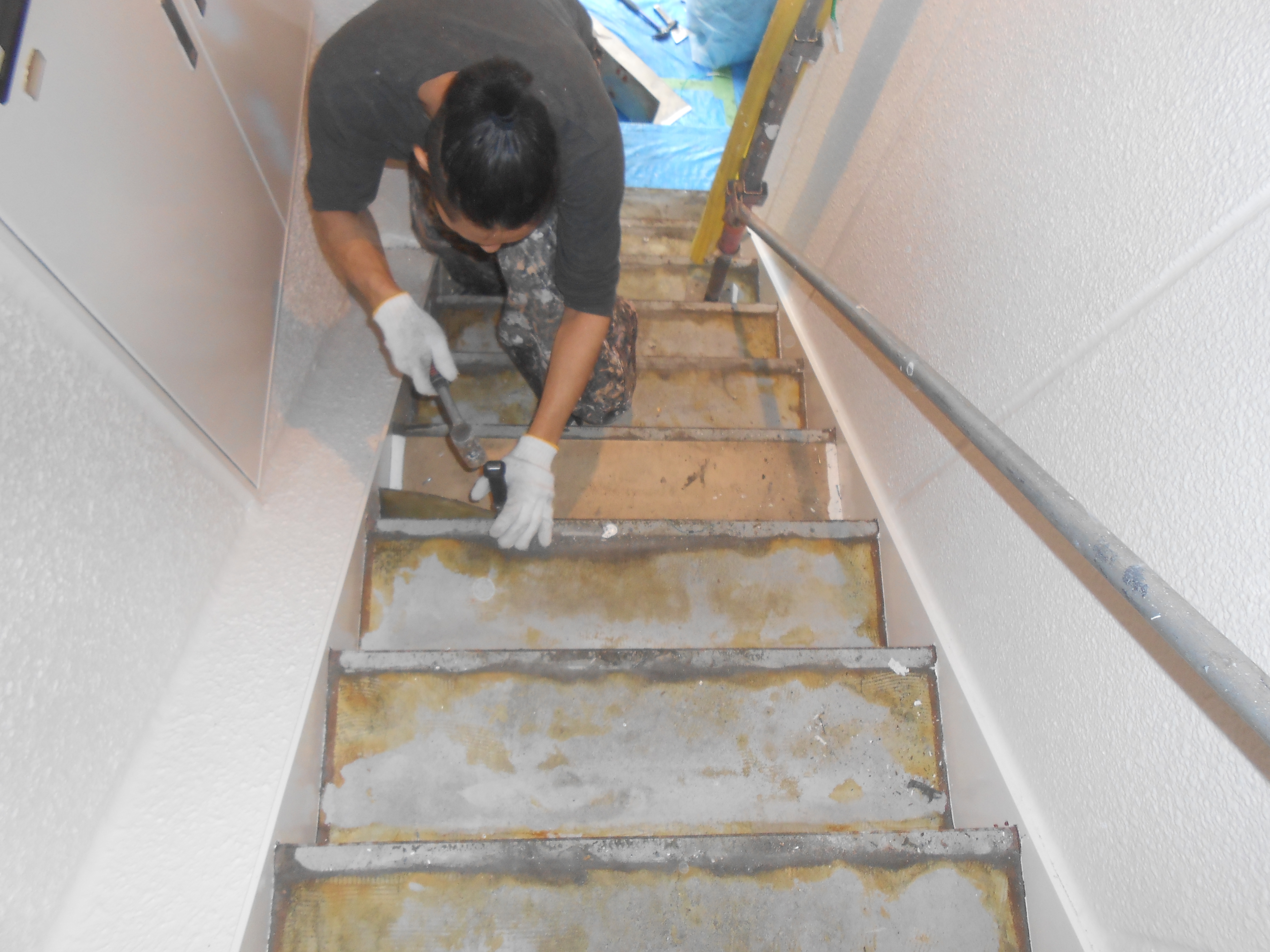 既存Pタイルハツリ撤去 (1)