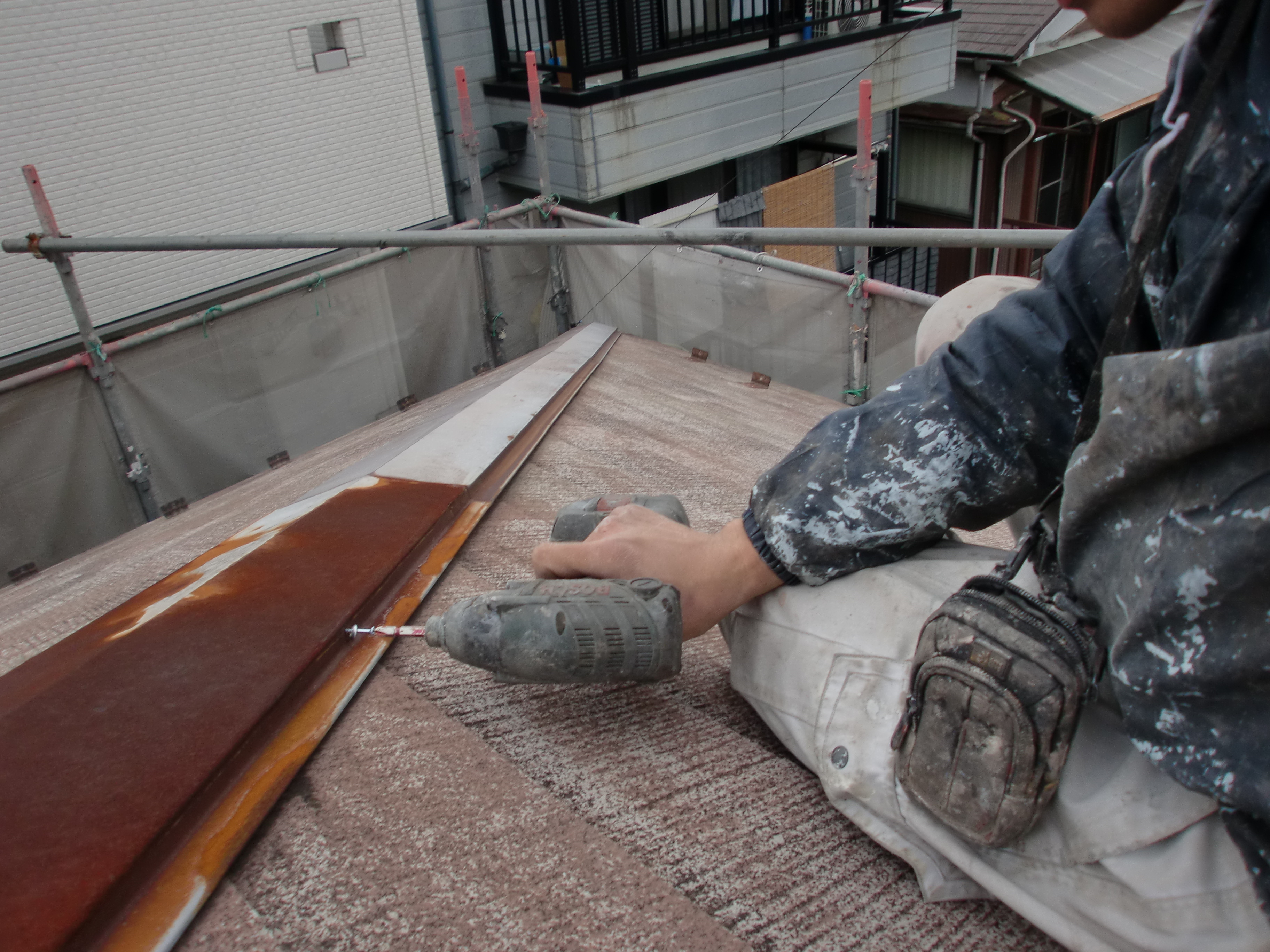 屋根ビス打ち替え (5)