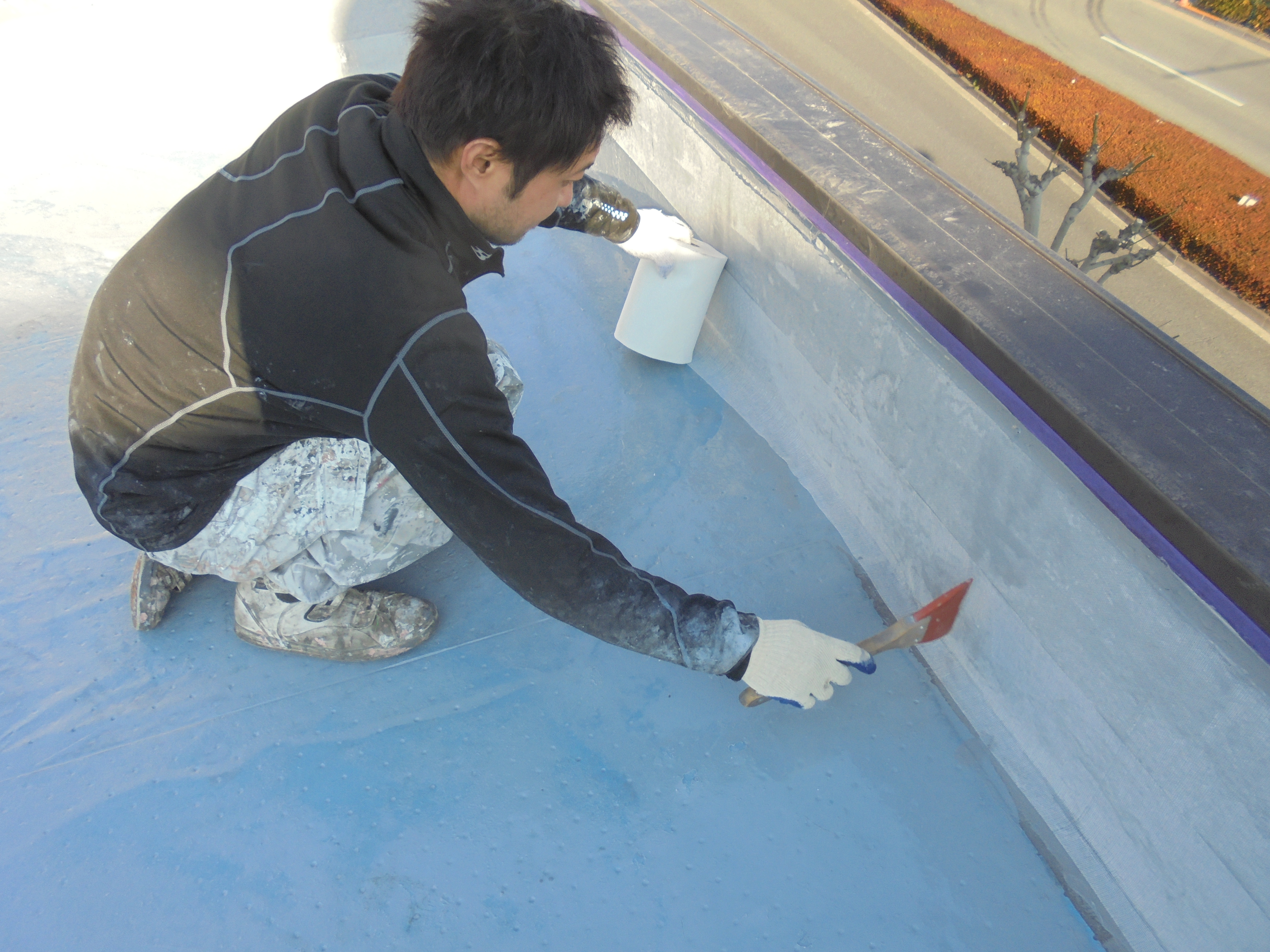 立ち上がり補強用クロスシート貼り (3)