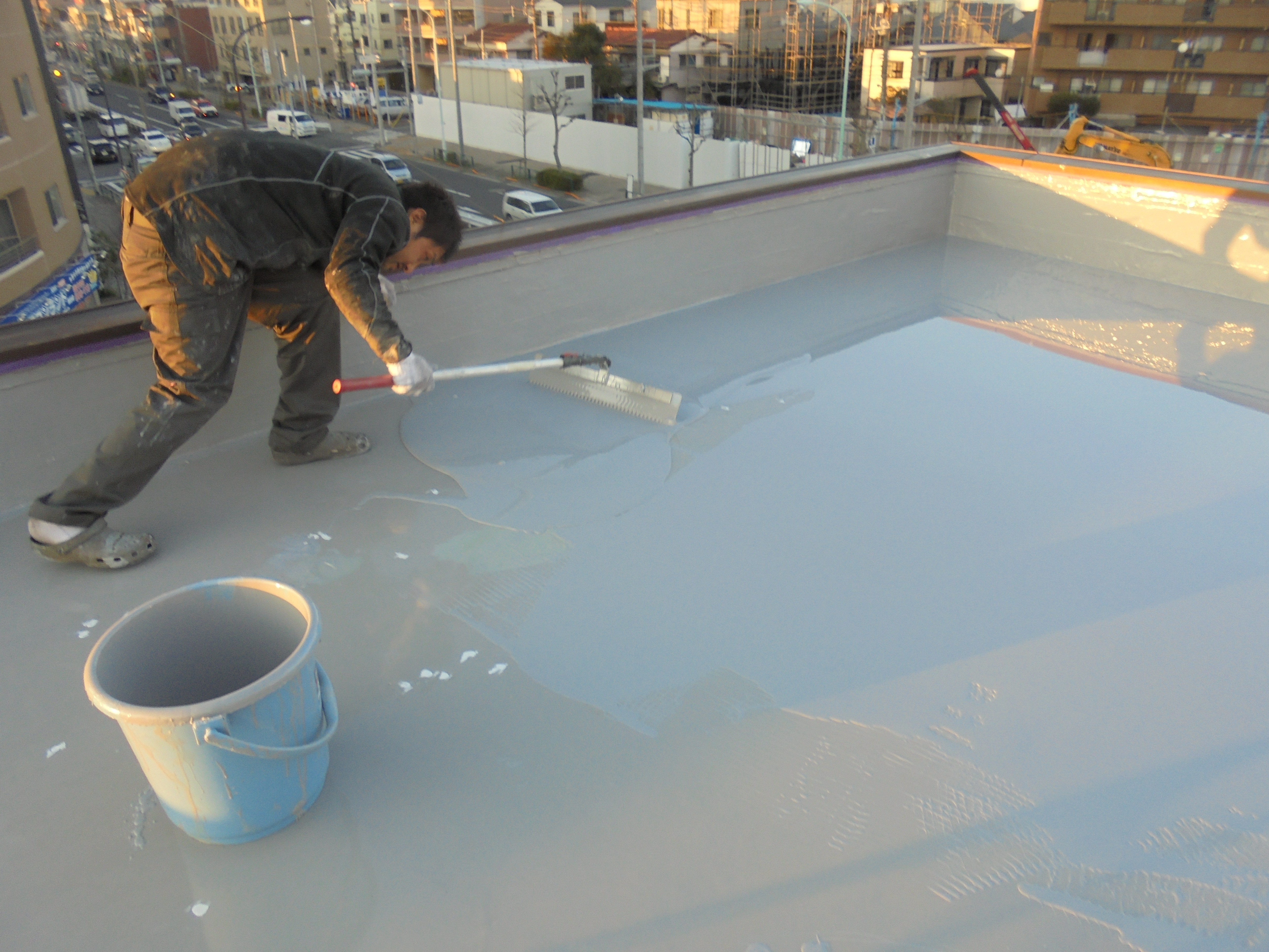 屋上平場ウレタン塗膜防水2回目 (5)
