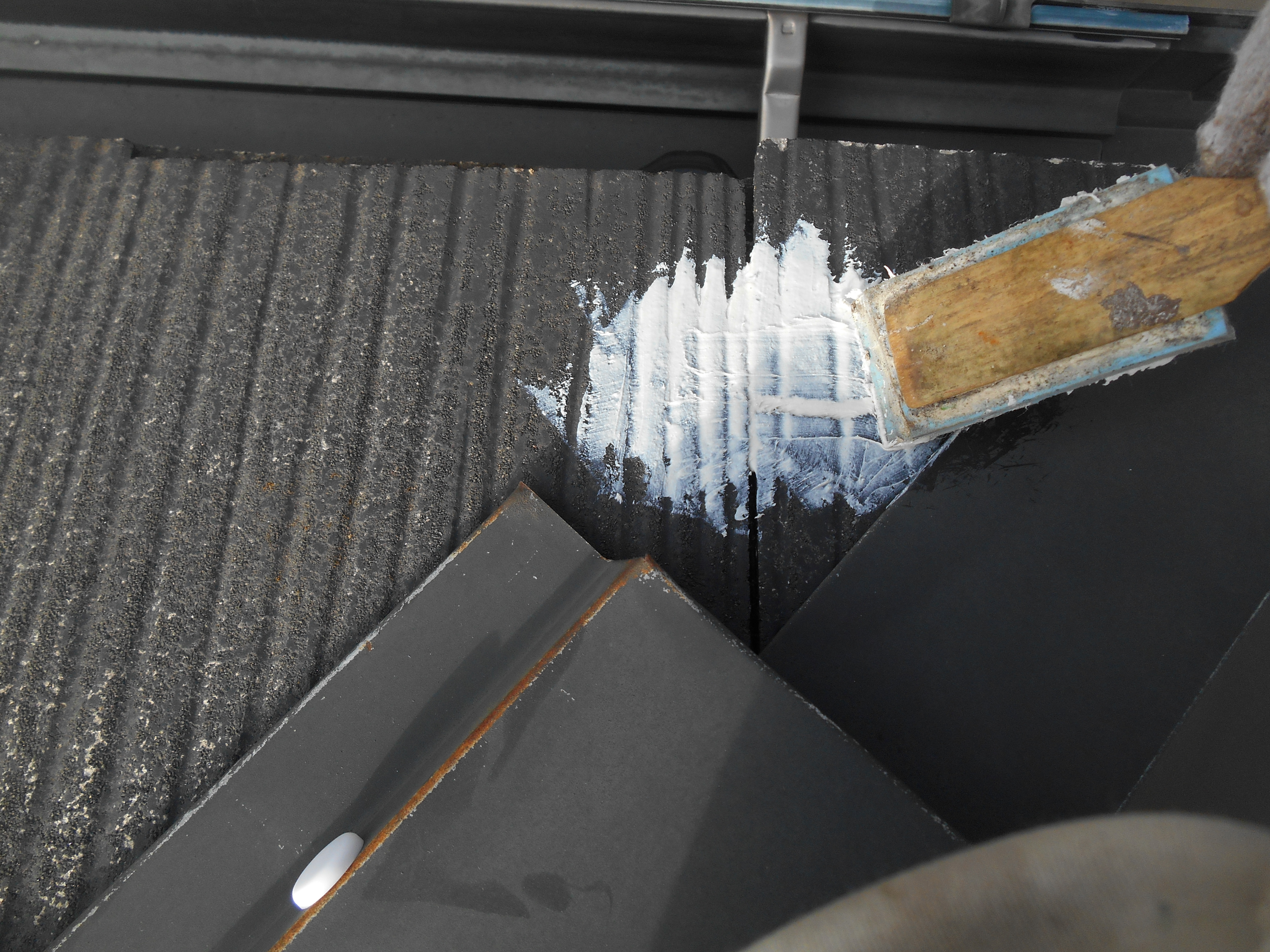 屋根クラック処理 (3)