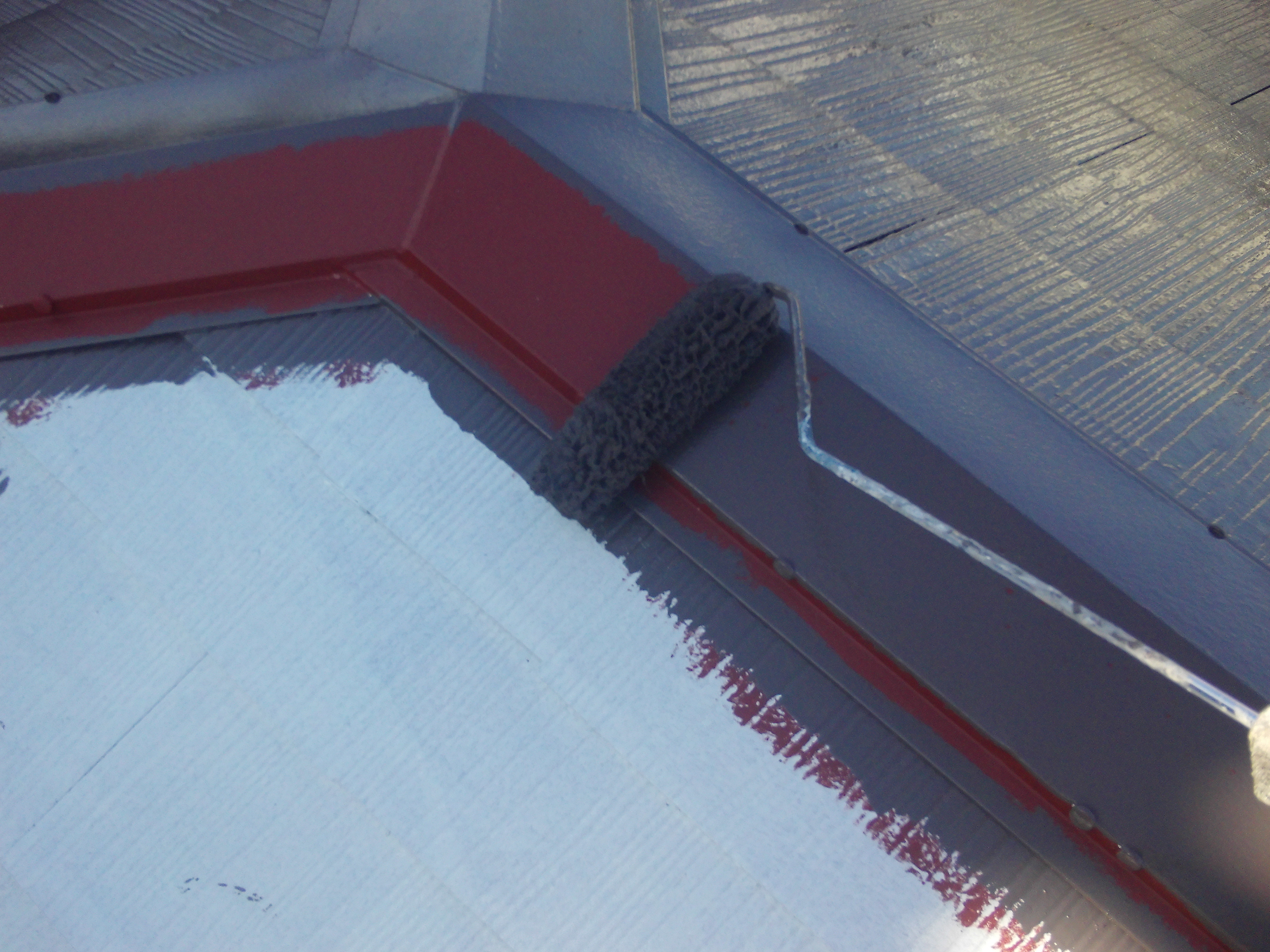 屋根アレスクールSi中塗り (1)