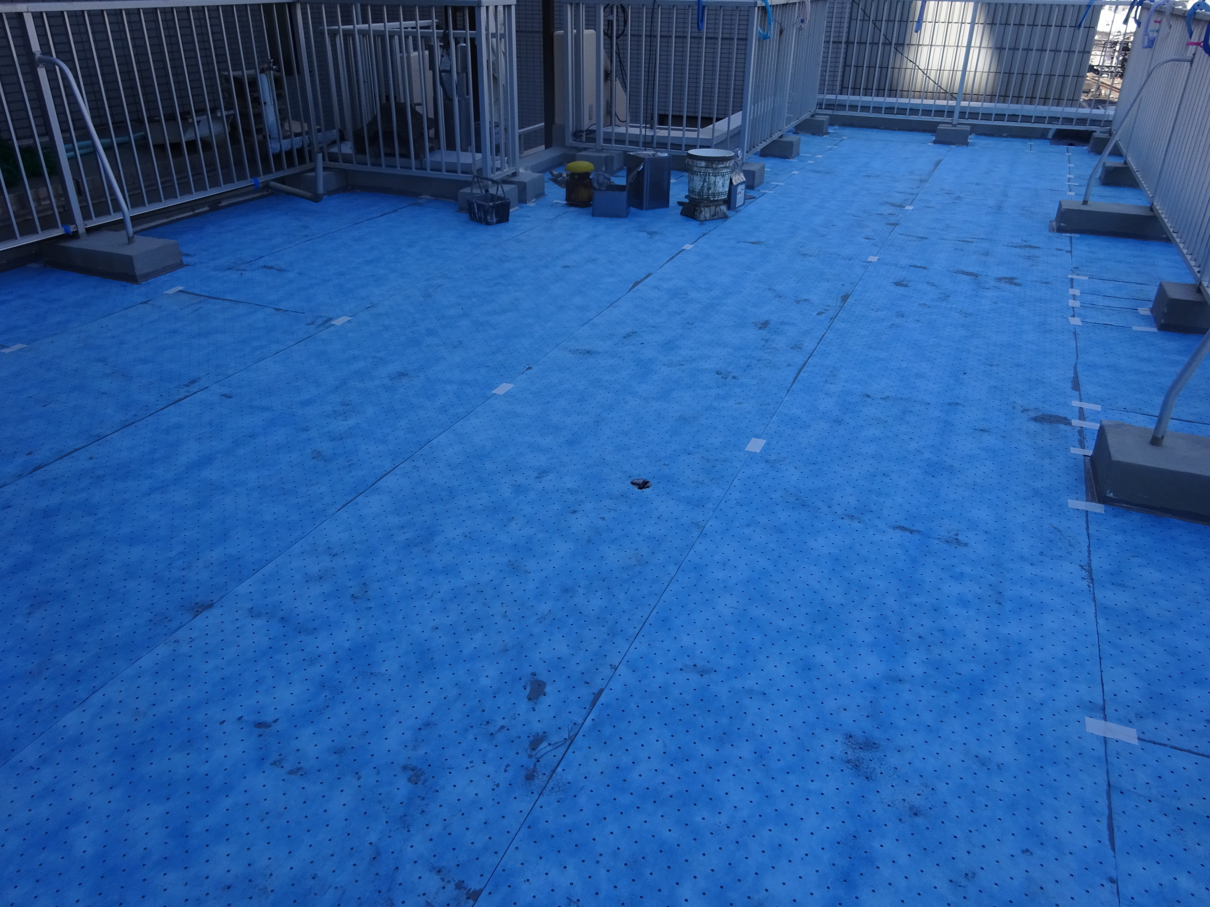 緩衝用通気シート貼り (14)