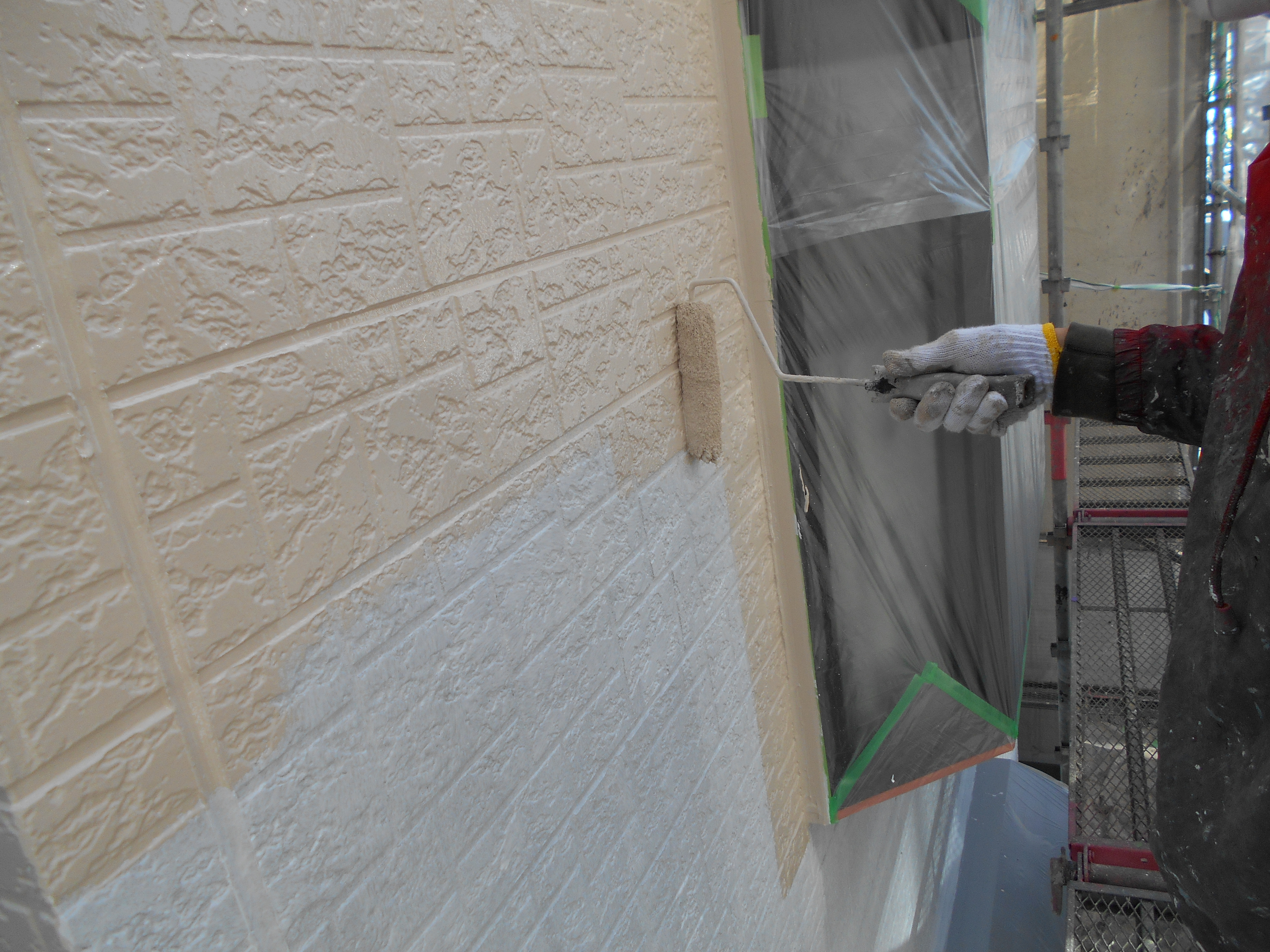 外壁セラMシリコンⅢ中塗り (3)