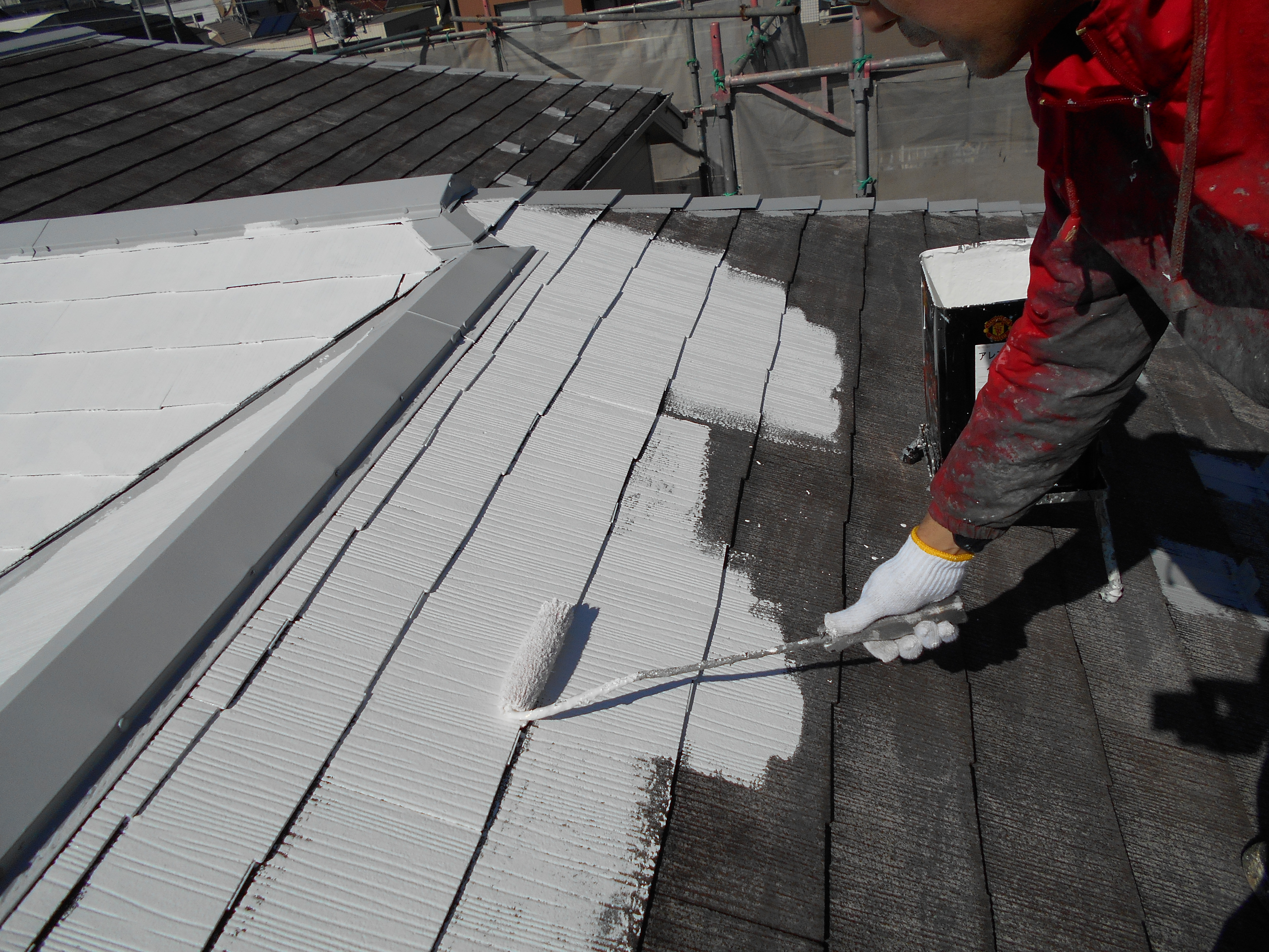 屋根アレスクールシーラー下塗り (4)