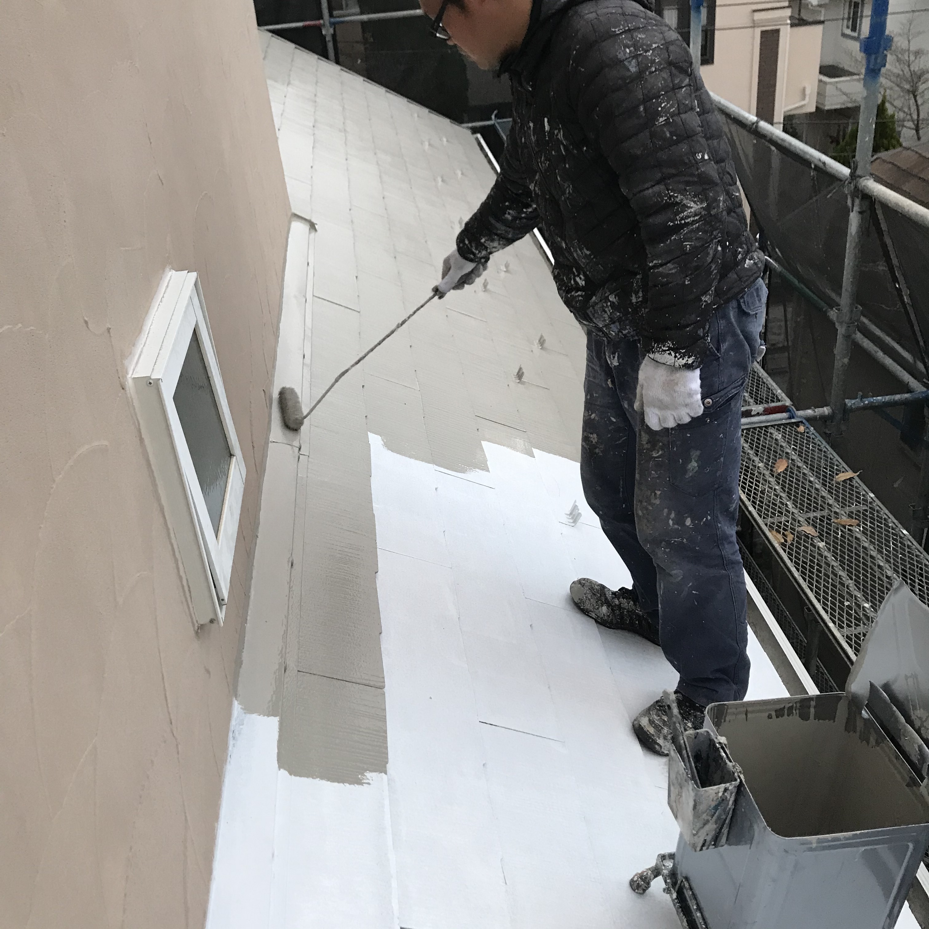 屋根アレスクール2液Si中塗り (9)