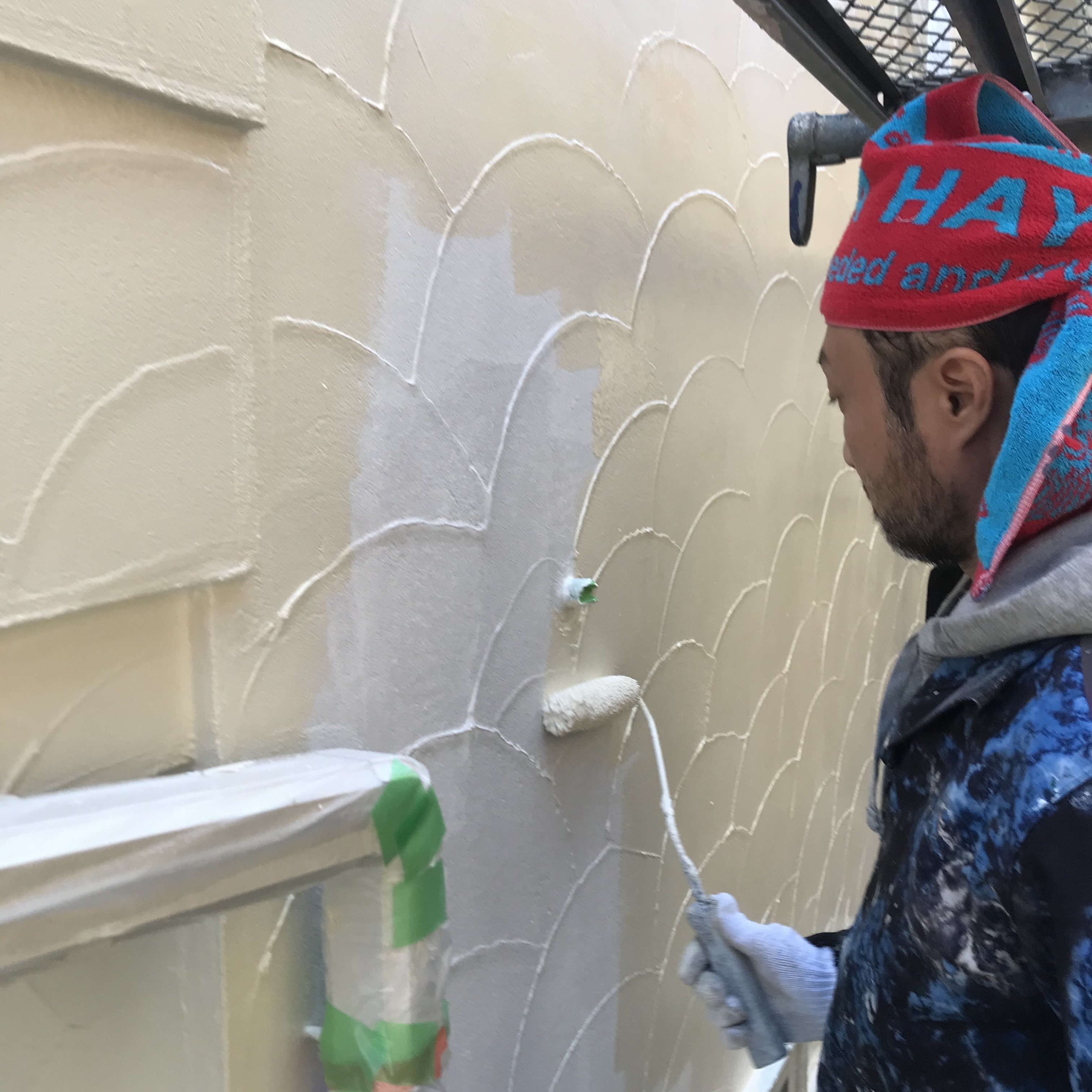 外壁セラMシリコンⅢ中塗り (1)