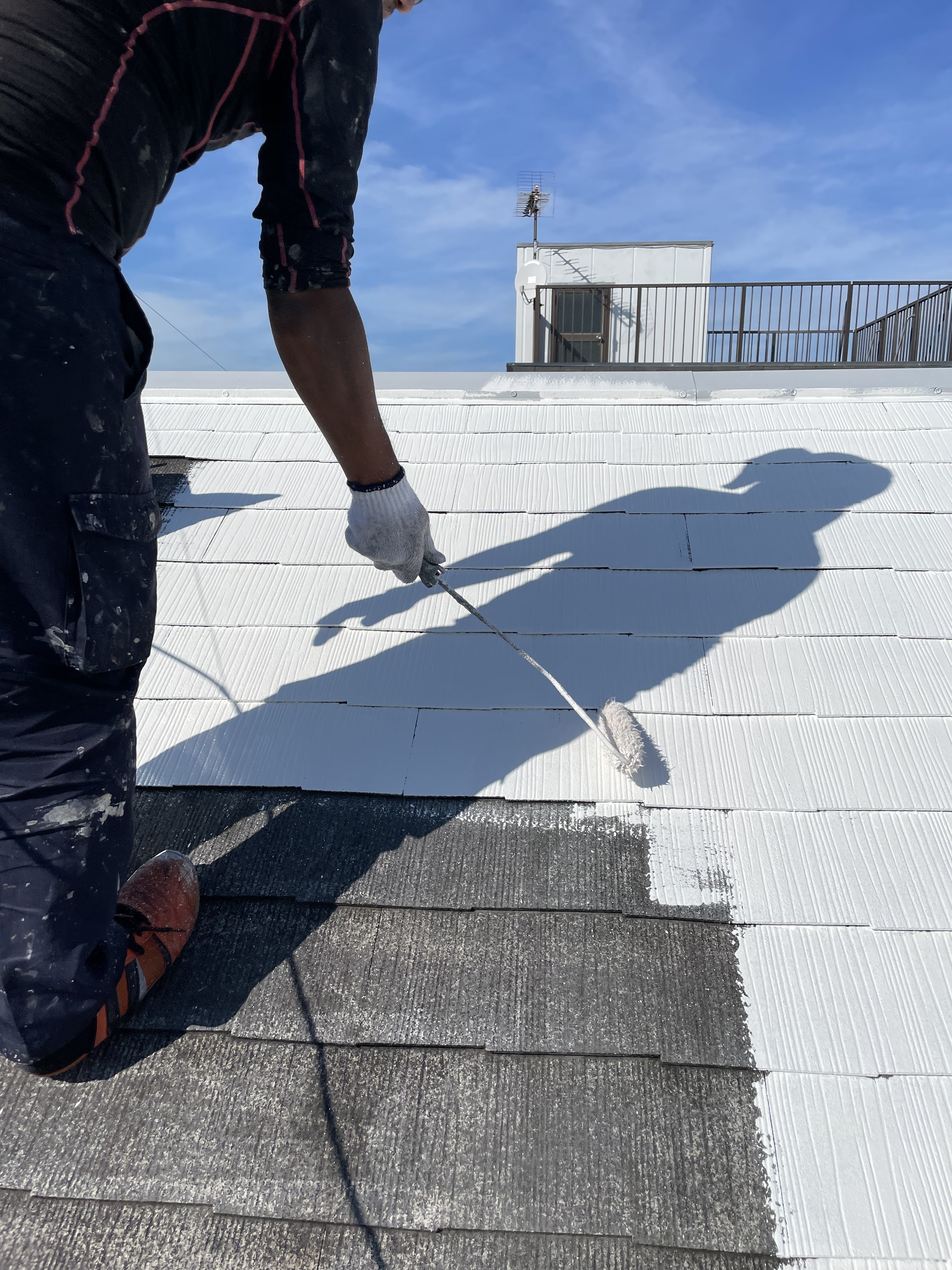 屋根アレスクールシーラー下塗り (3)