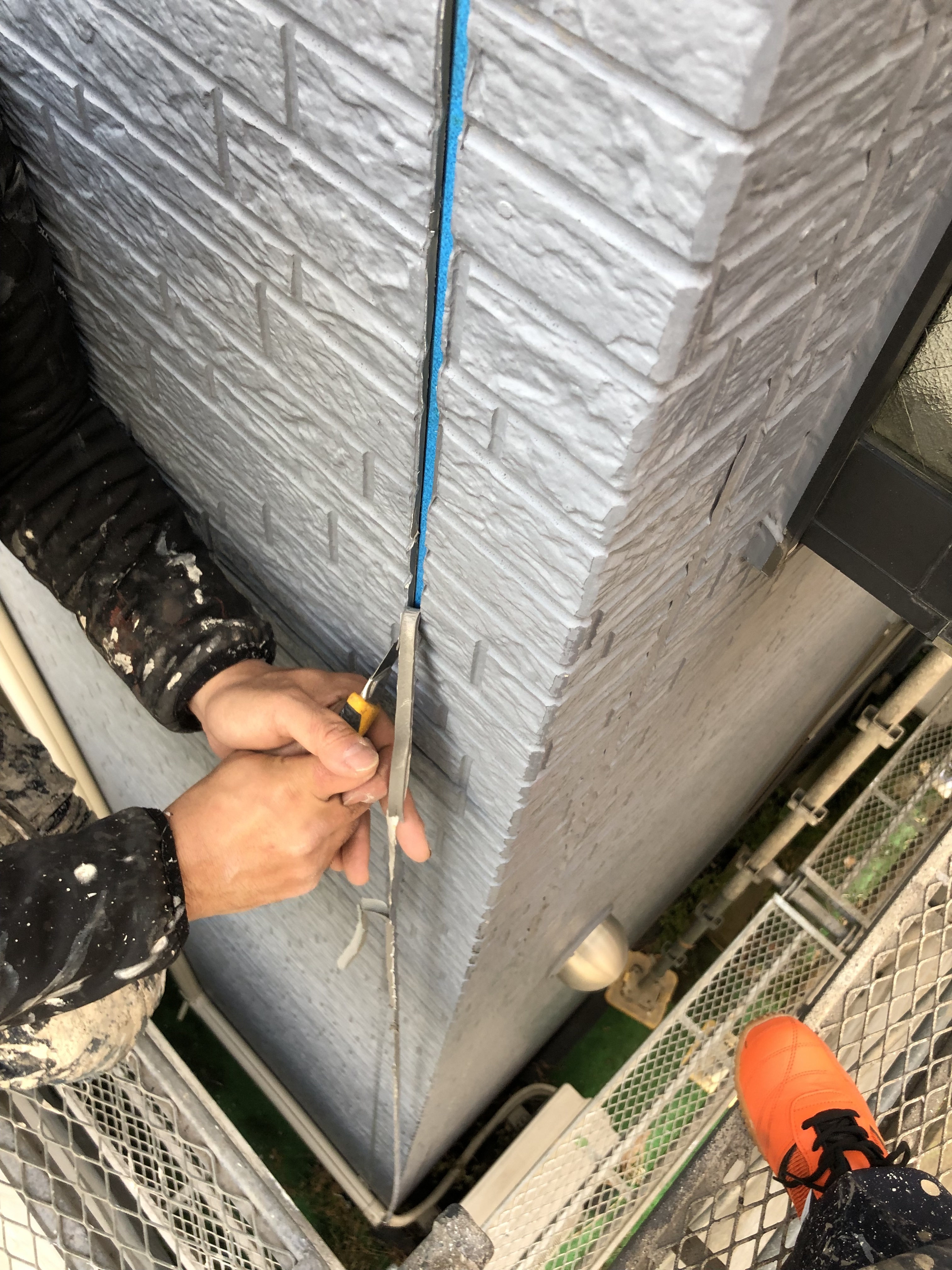 既存シーリング撤去 (1)