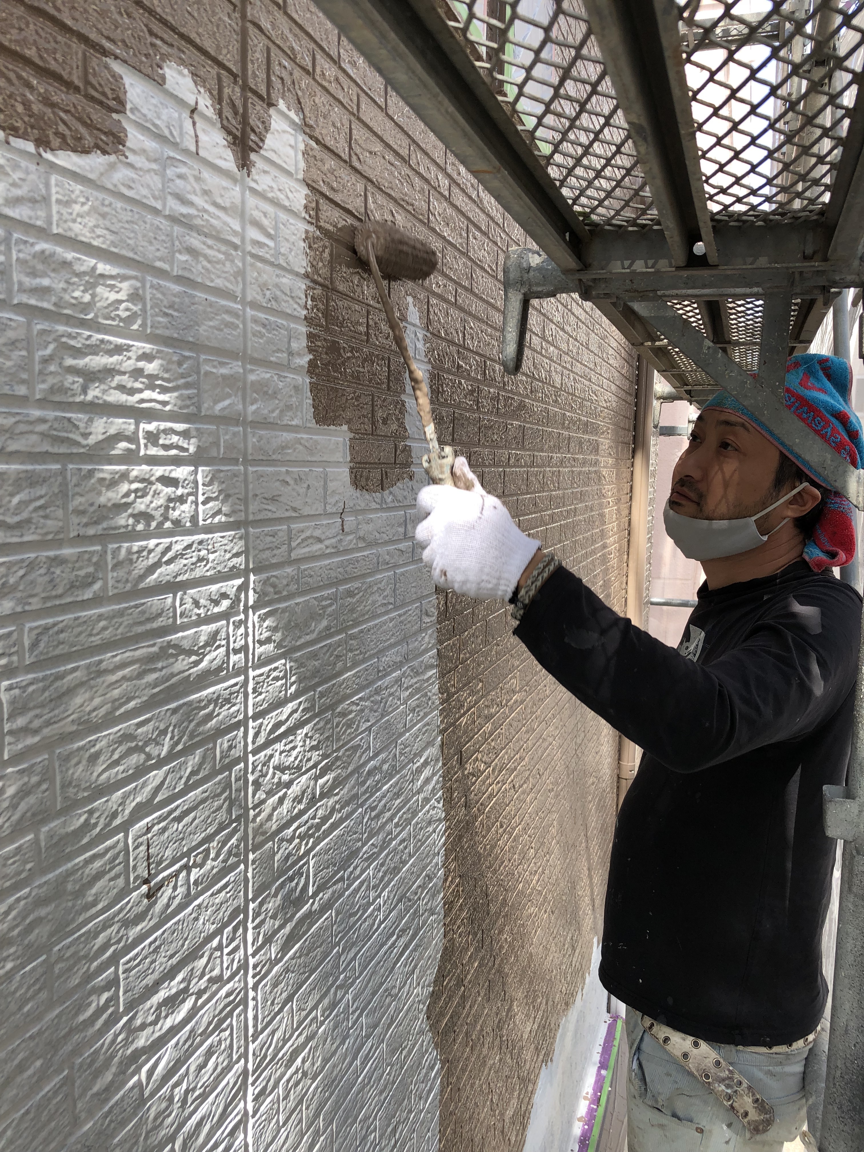 外壁セラエムシリコン中塗り (23)