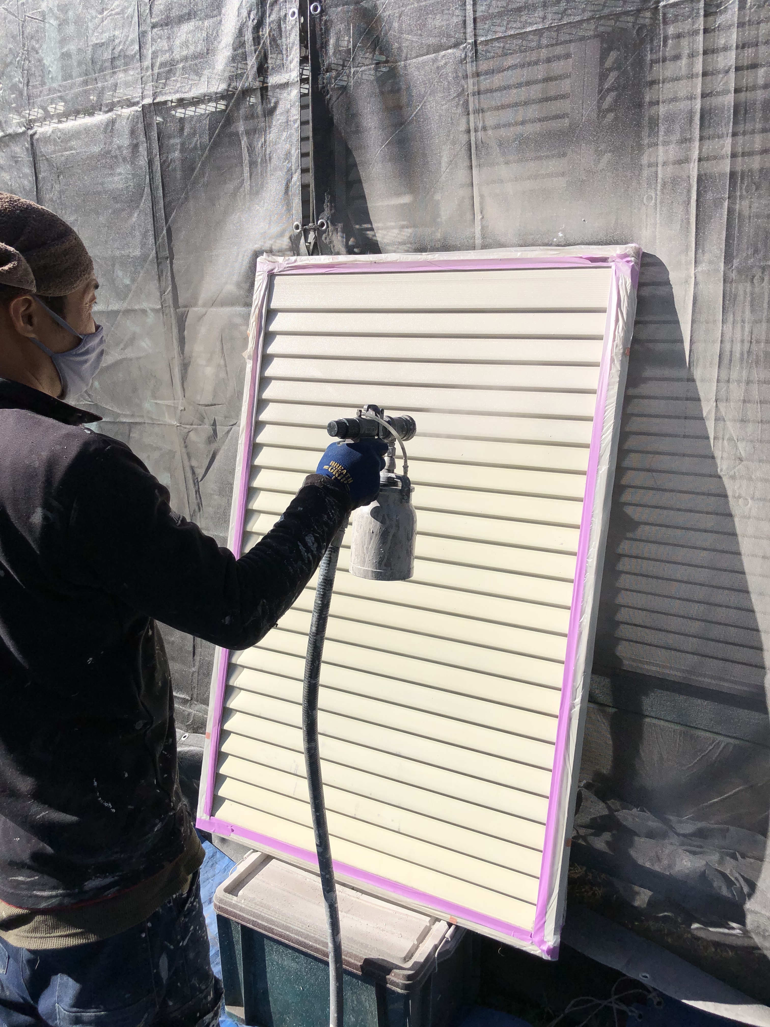 雨戸仕上げ吹き付け (2)