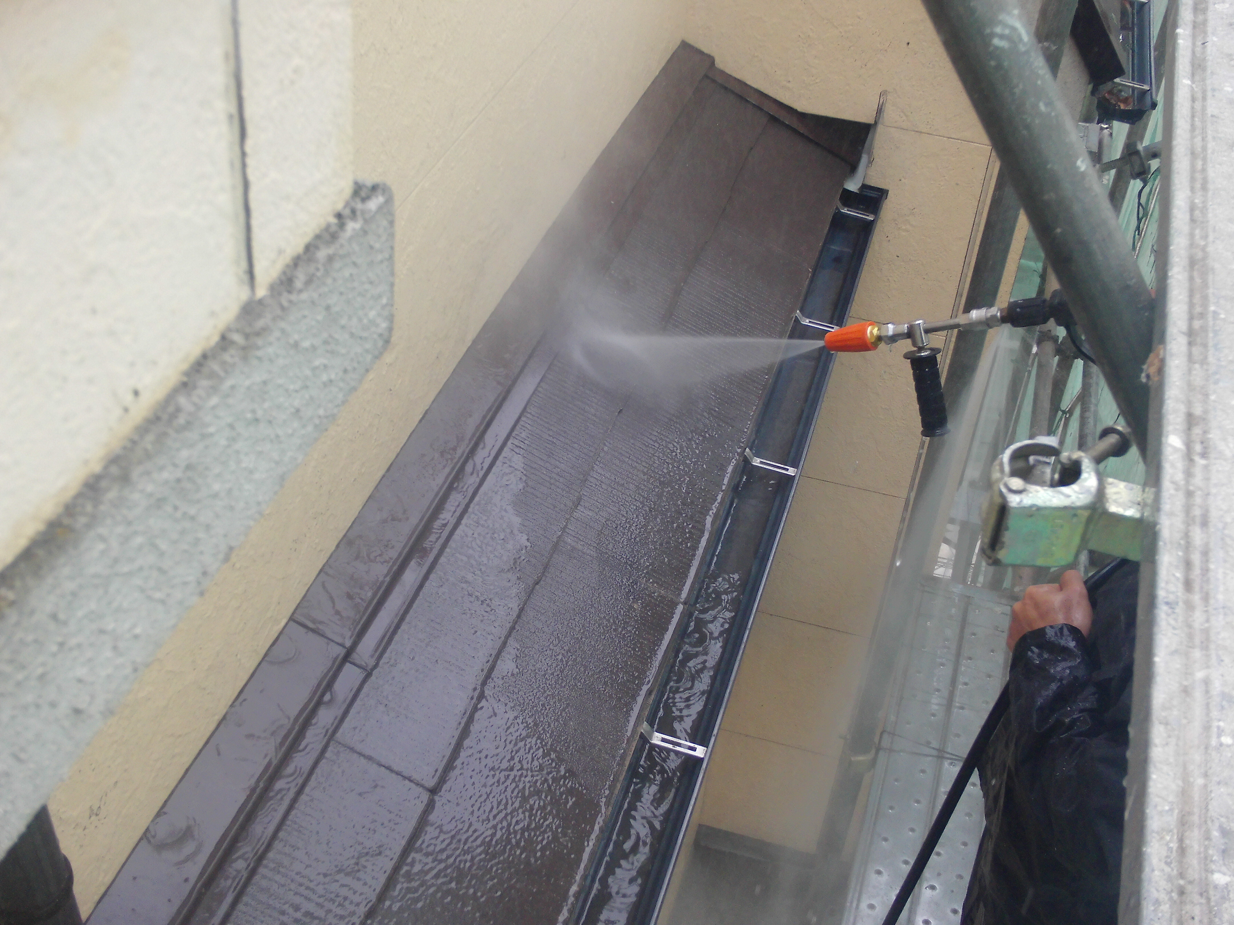 外壁・屋根高圧洗浄 (4)