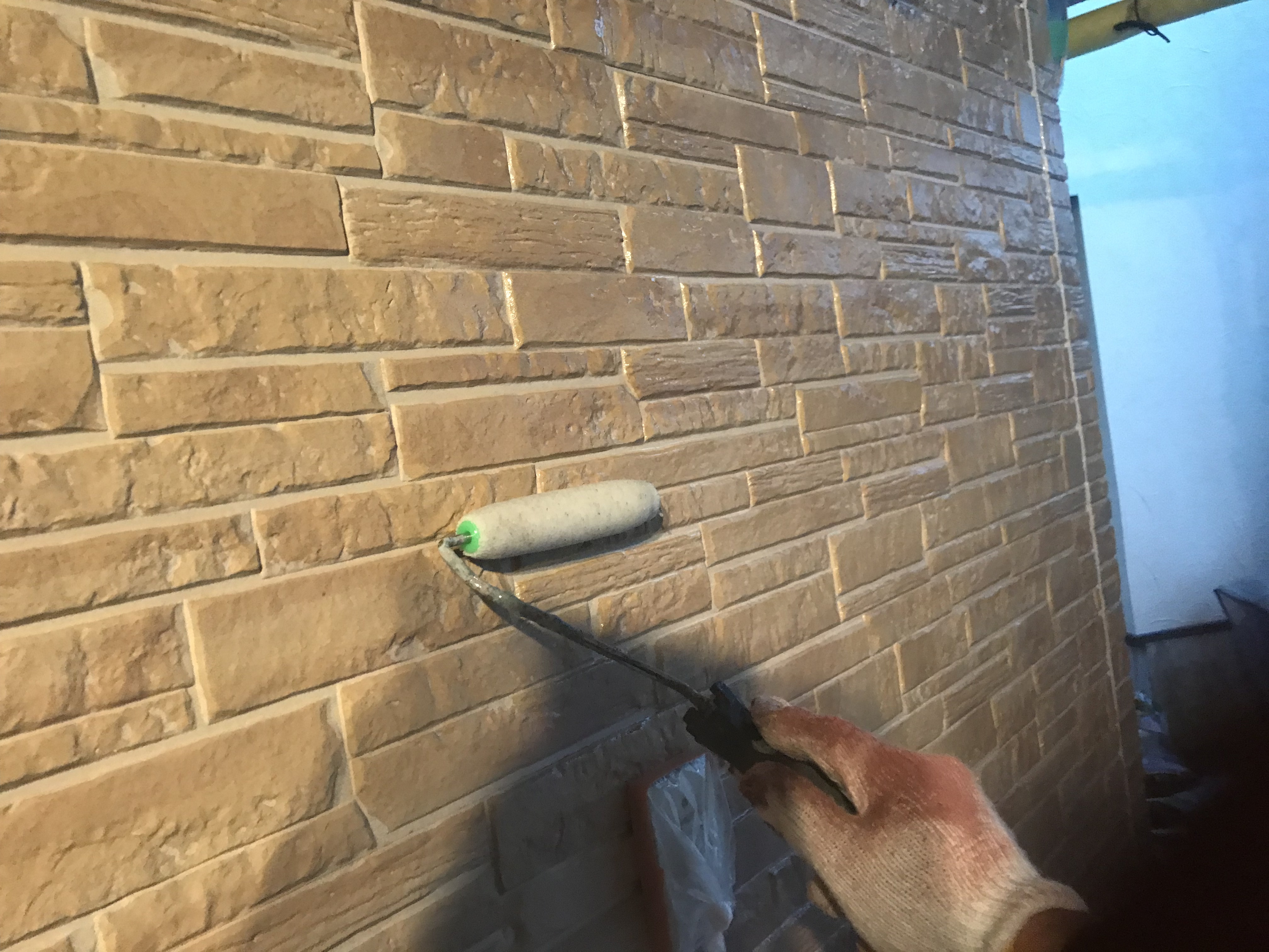 外壁エポMシーラー下塗り (1)