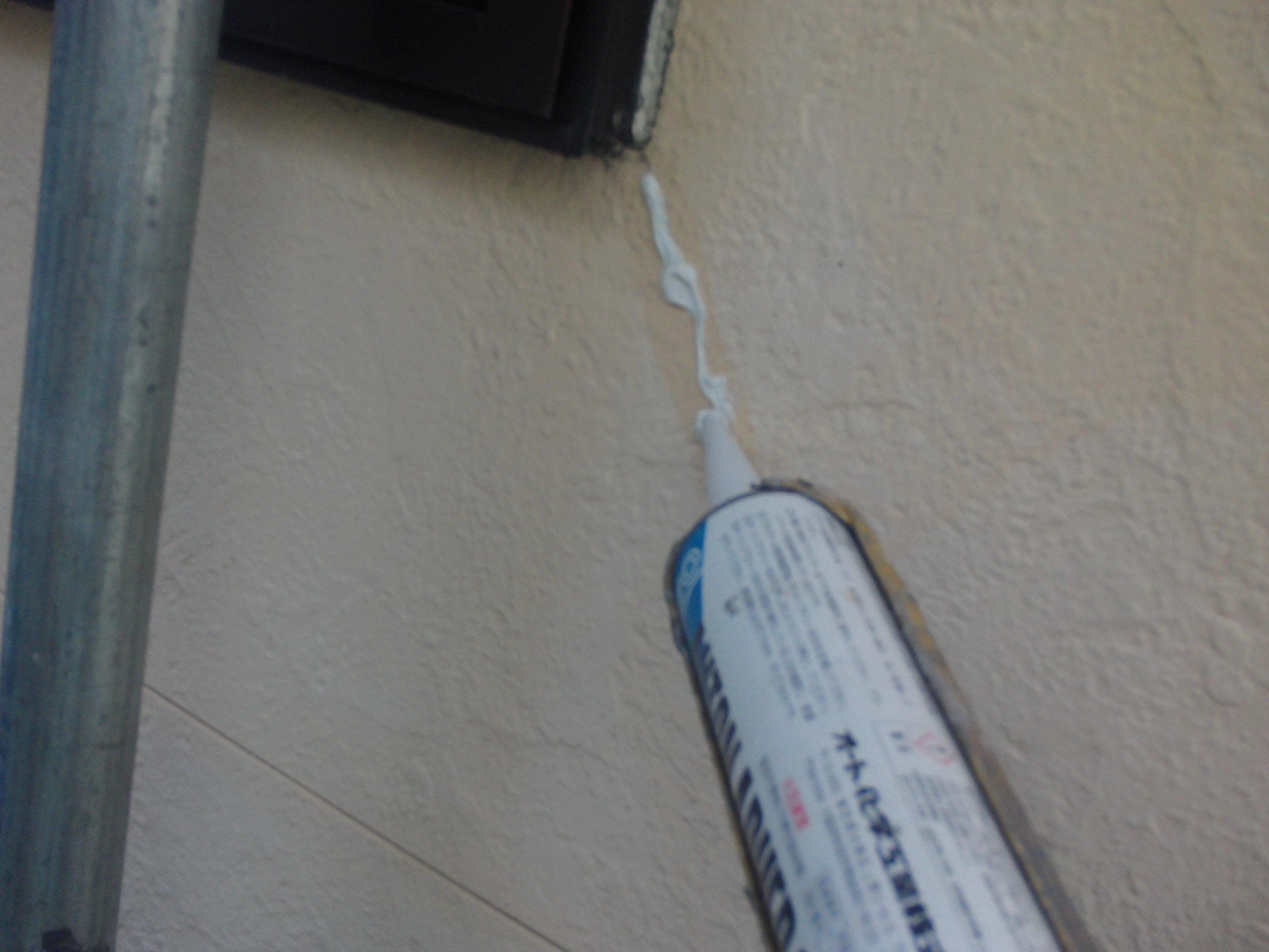 屋根・外壁ひび割れ補修 (1)