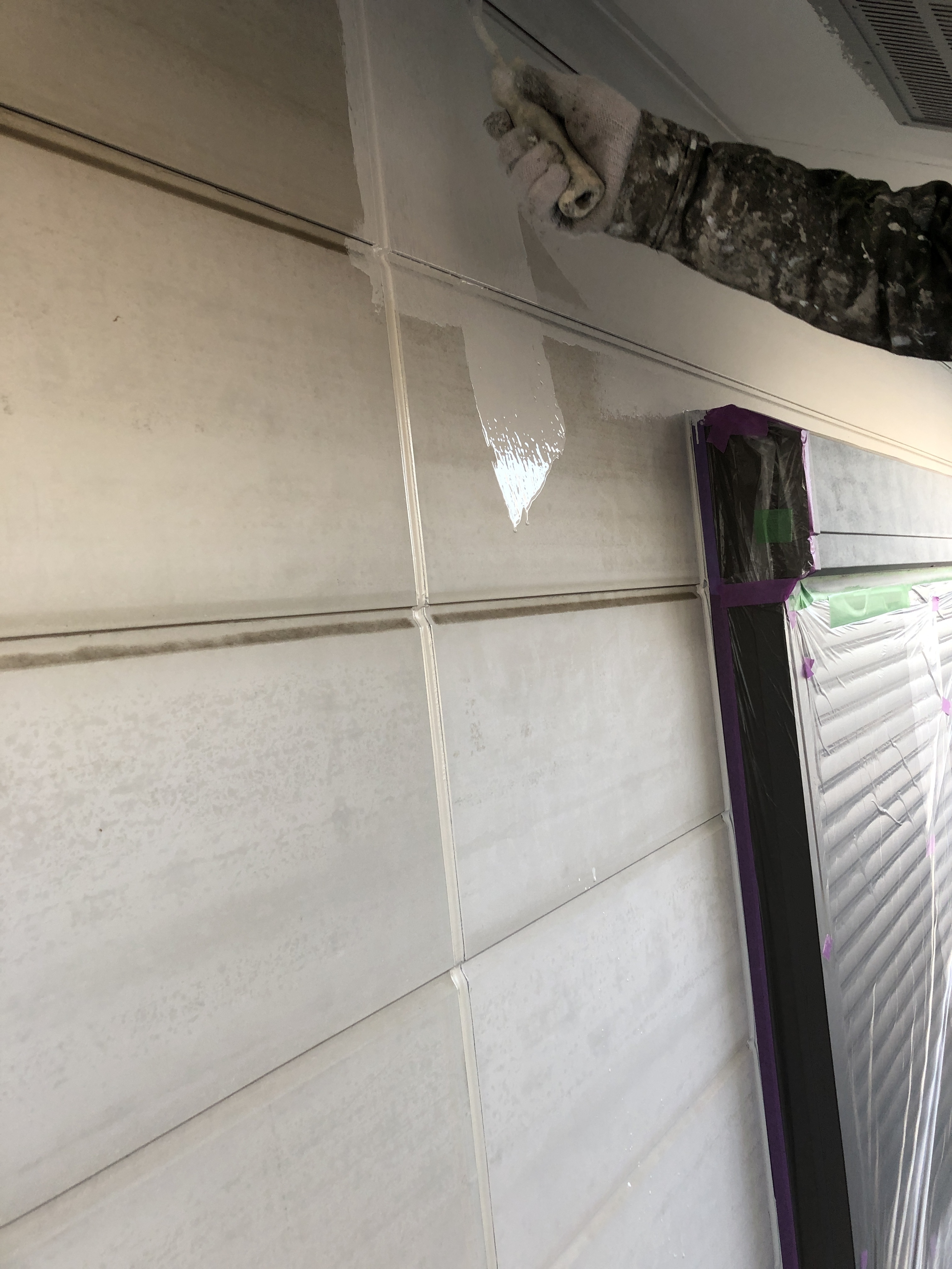 外壁マルチタイルコンクリートプライマー下塗り (7)